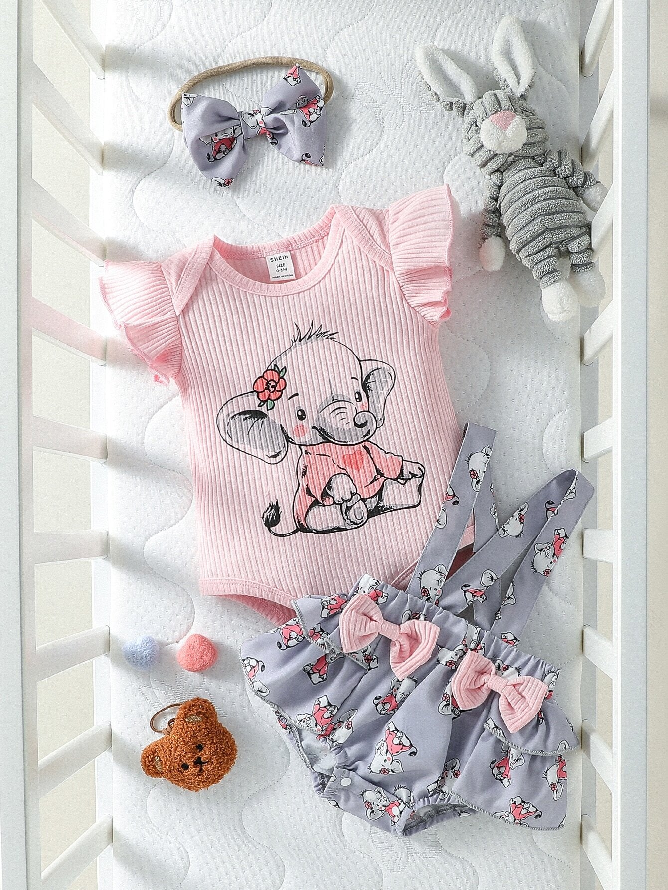 Baby Girl Cartoon Graphic Ruffle Trim Bodysuit & Bow Front Suspender Shorts & Headband