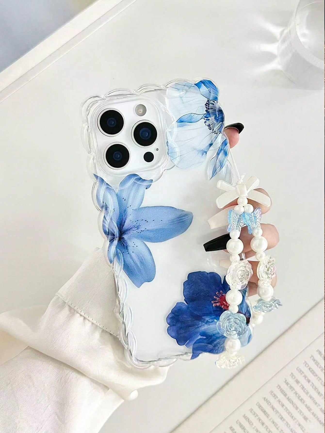 Floral Painted Braided Wave Edge Minimalist Elegant TPU Painted Shockproof Phone Case With Handmade Beaded Bracelet Accessory, Compatible With IPhone 17pro/17Air/17/17promax 16/11/16pro/16plus/16prom