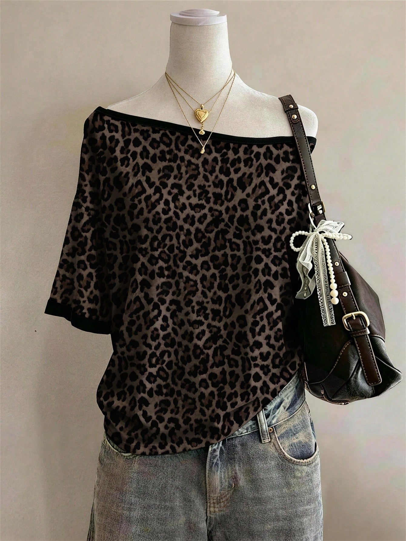 Lalippa Leopard Print Digital Print Fashion Minimalist Women's Round Neck T-Shirt Friend's Gift