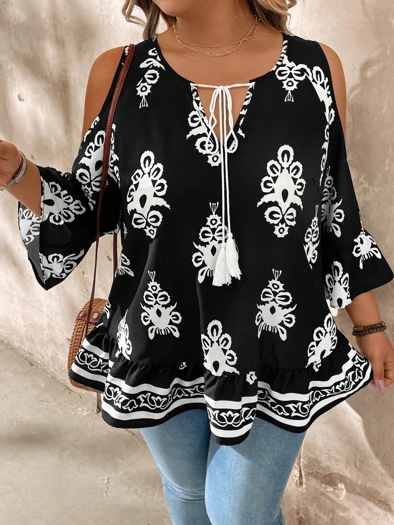 LUNE Plus Size Open Shoulder Tie-Up Tasseled Casual Vacation Shirt