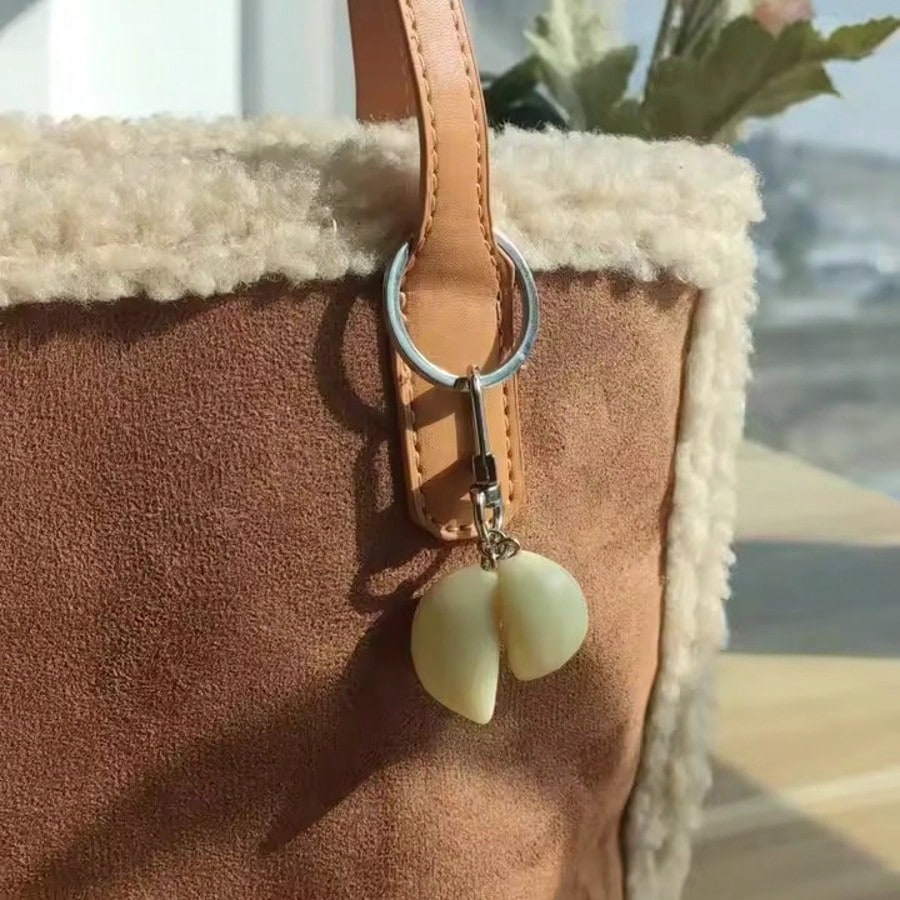 1:1 Realistic Garlic Diced Keychain, Funny & Quirky Garlic Pendant, Women's Bag Charm Accessory, Realistic Food Model, Car Key Chain, Creative DIY Handmade Accessory For Students And Couples