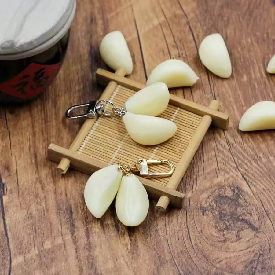 1:1 Realistic Garlic Diced Keychain, Funny & Quirky Garlic Pendant, Women's Bag Charm Accessory, Realistic Food Model, Car Key Chain, Creative DIY Handmade Accessory For Students And Couples