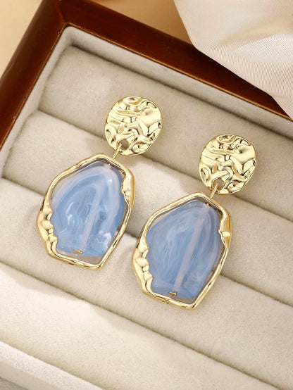 1 Pair Asymmetrical Geometric Resin Pendant Earrings For Women, Gold-Plated Hammered Texture Pendant Earrings, Suitable For Party, Wedding And Daily Wear, Chic & Elegant