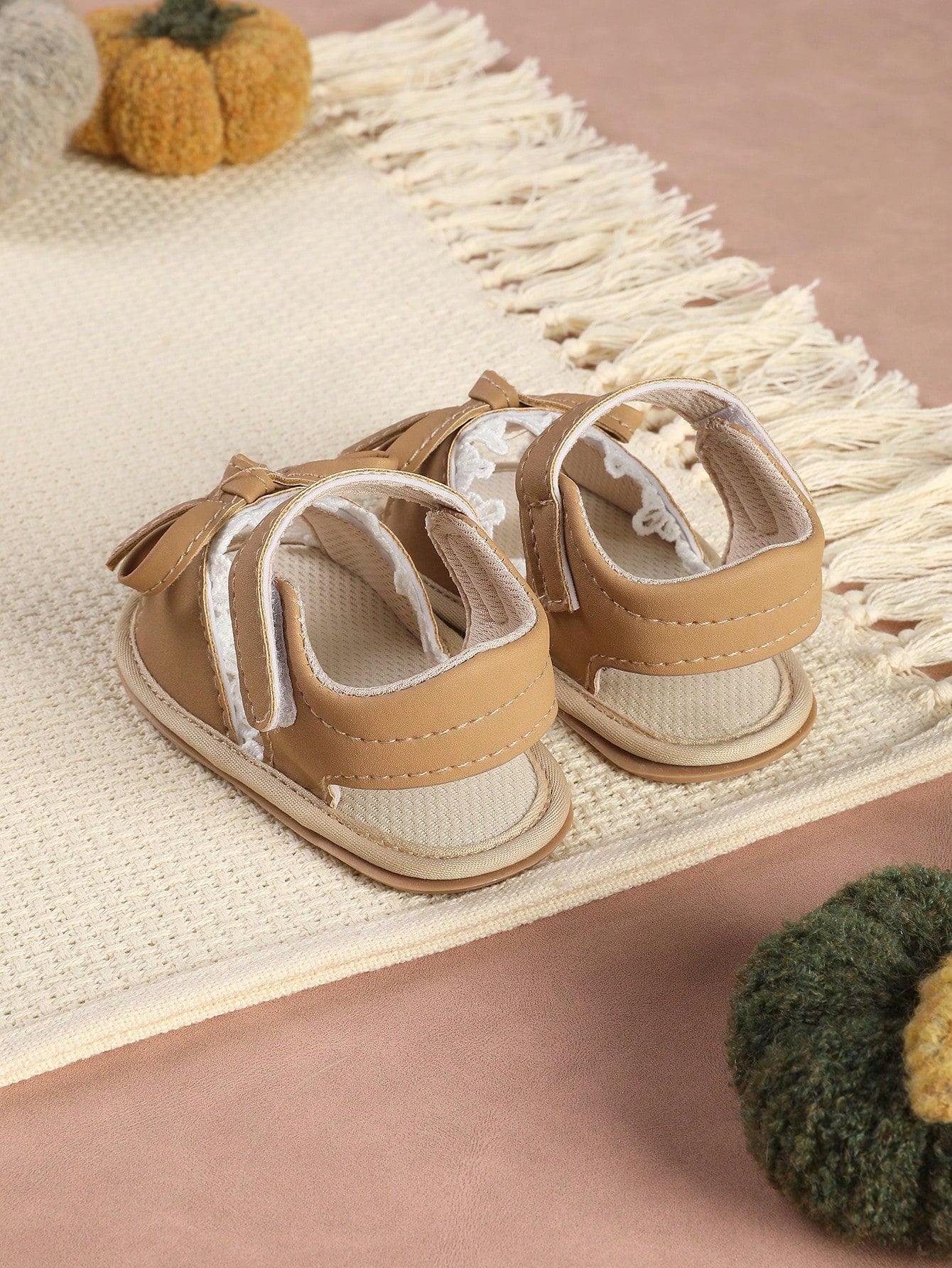 1 Pair Fashionable Versatile Bowknot Lace Trim Sandals, Soft Sole Pre-Walker Shoes For Infants And Toddlers, Suitable For Parties, Events And Vacations