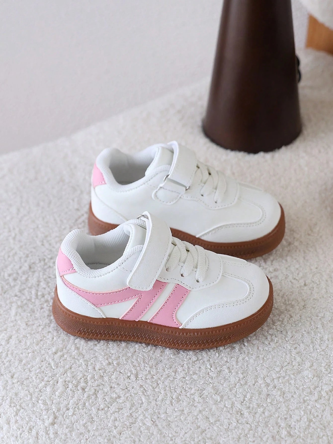 1 Pair Kids' Training Shoes, Hook And Loop Closure, Soft Sole, Anti-Slip, Lightweight, Versatile, Outdoor, Unisex Children's Skate Shoes