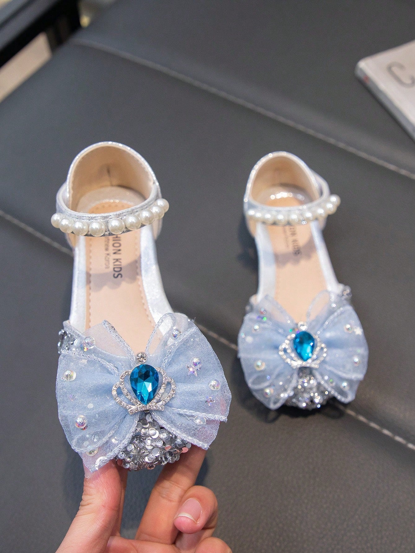 1 Pair Silver Baby Girls Flat Shoes, Rhinestone Decorated Closed Toe Princess Shoes For Spring And Autumn