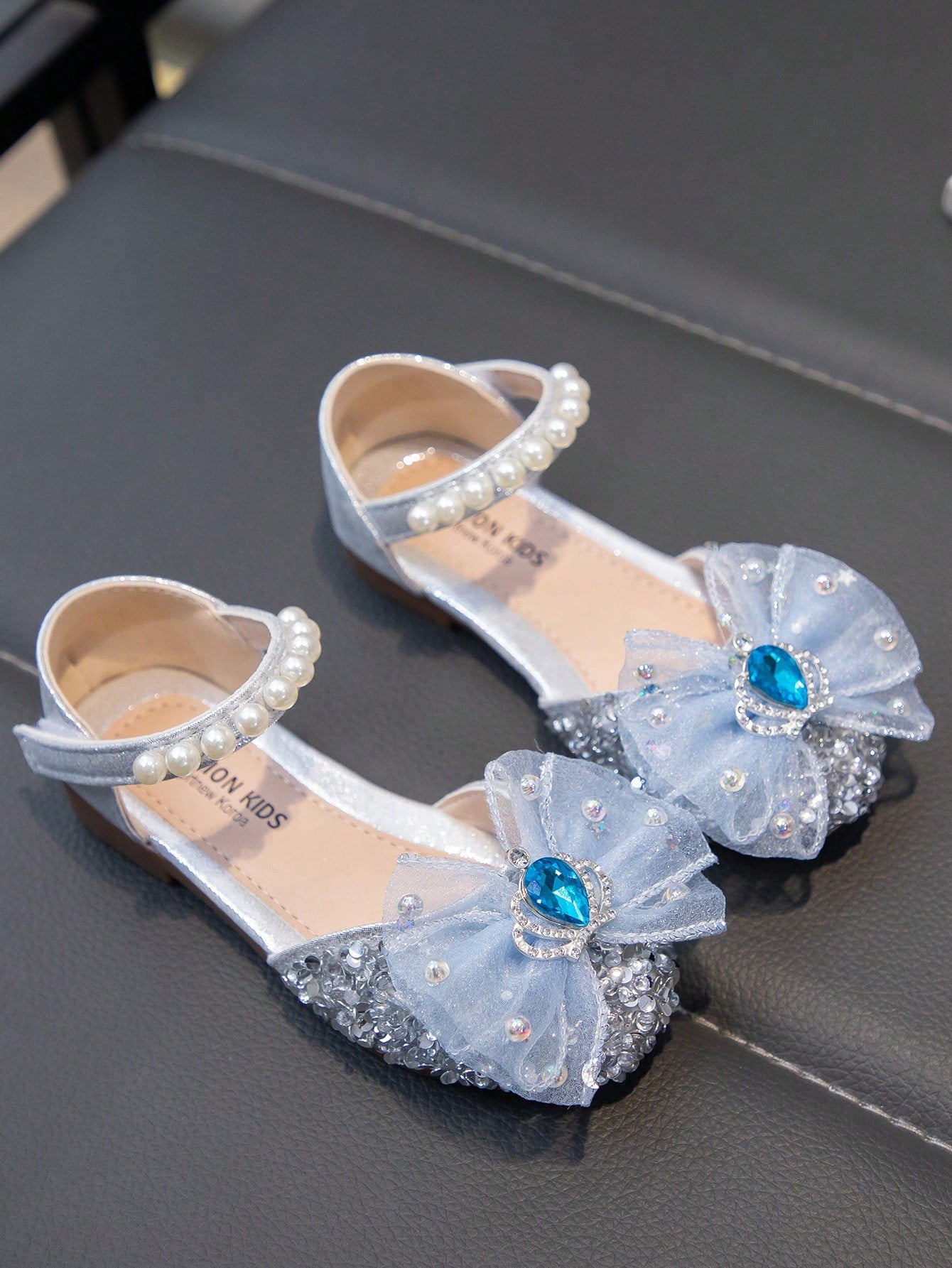 1 Pair Silver Baby Girls Flat Shoes, Rhinestone Decorated Closed Toe Princess Shoes For Spring And Autumn