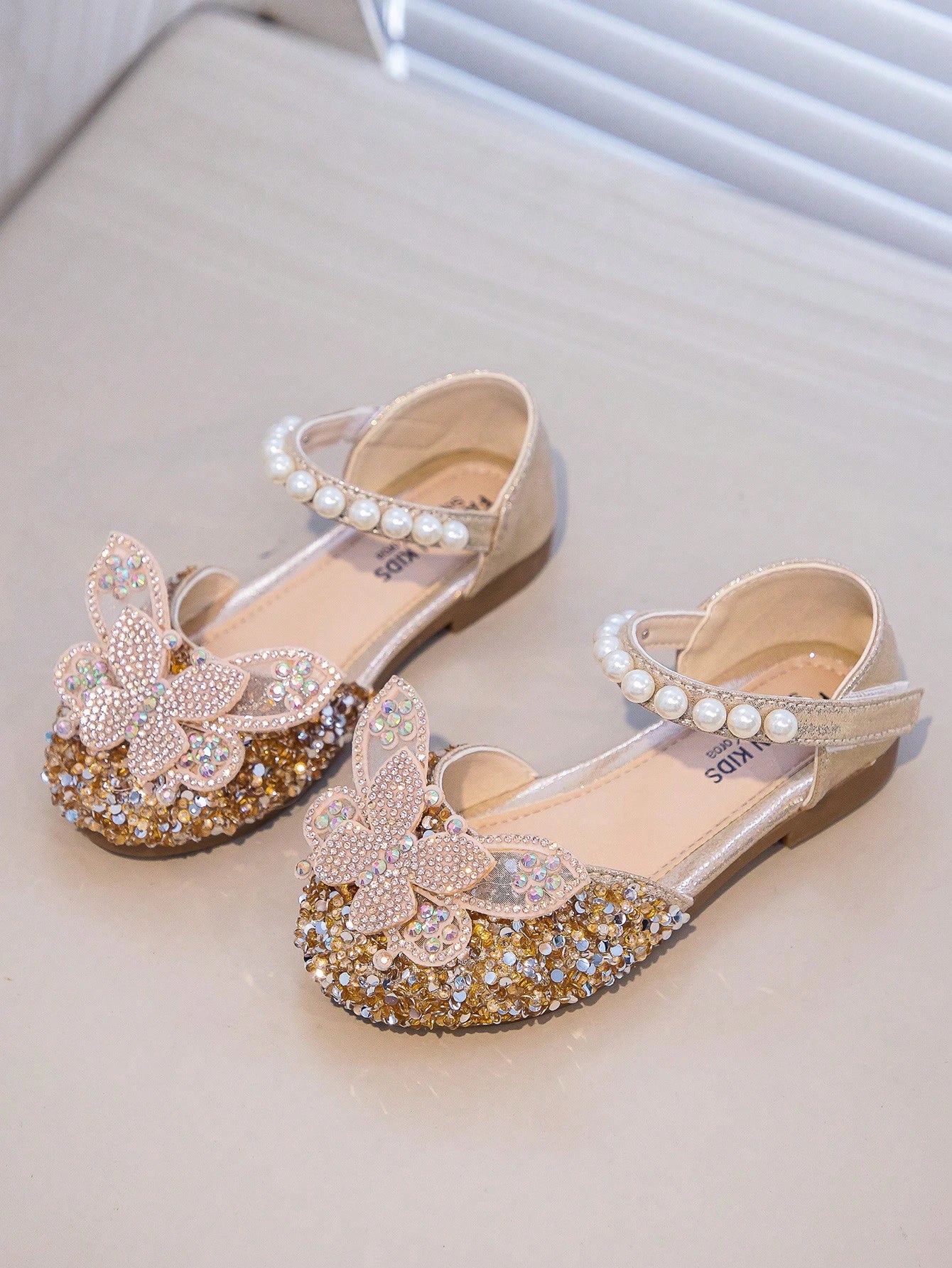 1 Pair Silver Baby Girls Flat Shoes, Rhinestone Decorated Closed Toe Princess Shoes For Spring And Autumn