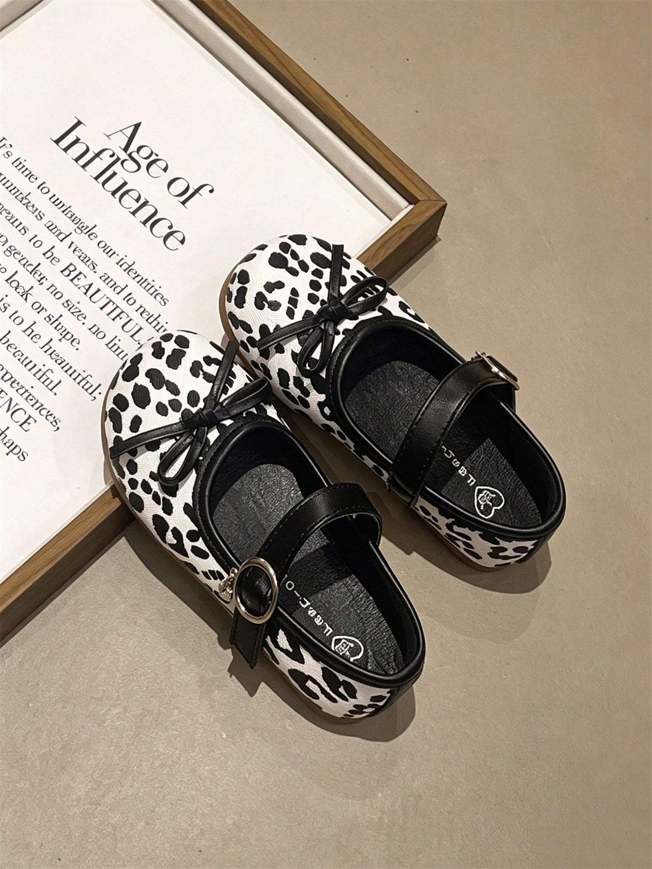1 Pair White Cute Fashion Leopard Print Design + Massage Cushion Sole Design, Soft Bottom Anti-Slip Flat Baby Shoes Children Shoes, Suitable For Spring Summer Autumn Winter
