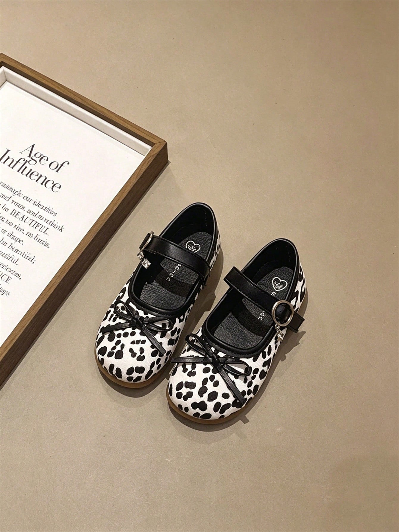 1 Pair White Cute Fashion Leopard Print Design + Massage Cushion Sole Design, Soft Bottom Anti-Slip Flat Baby Shoes Children Shoes, Suitable For Spring Summer Autumn Winter