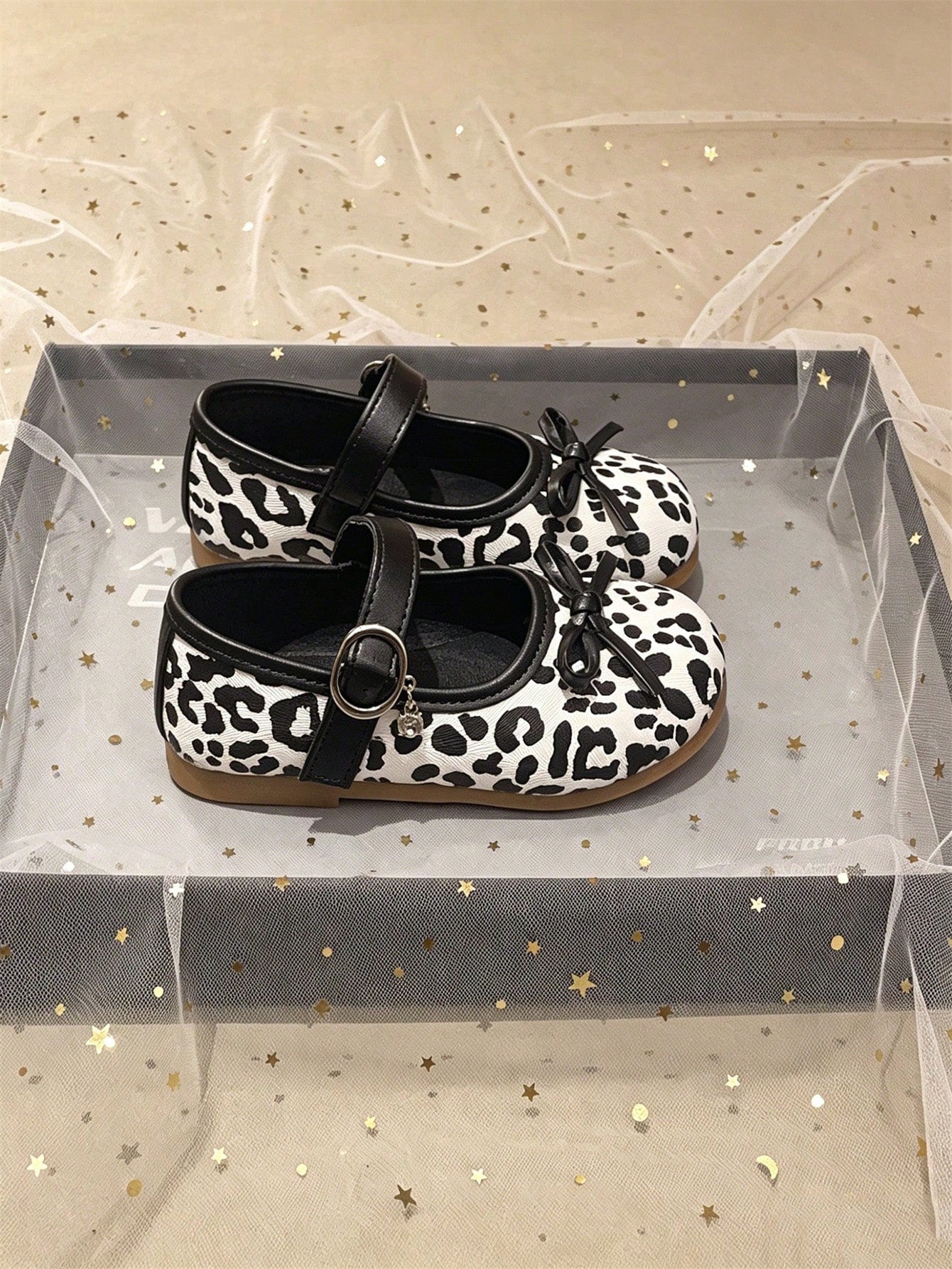 1 Pair White Cute Fashion Leopard Print Design + Massage Cushion Sole Design, Soft Bottom Anti-Slip Flat Baby Shoes Children Shoes, Suitable For Spring Summer Autumn Winter