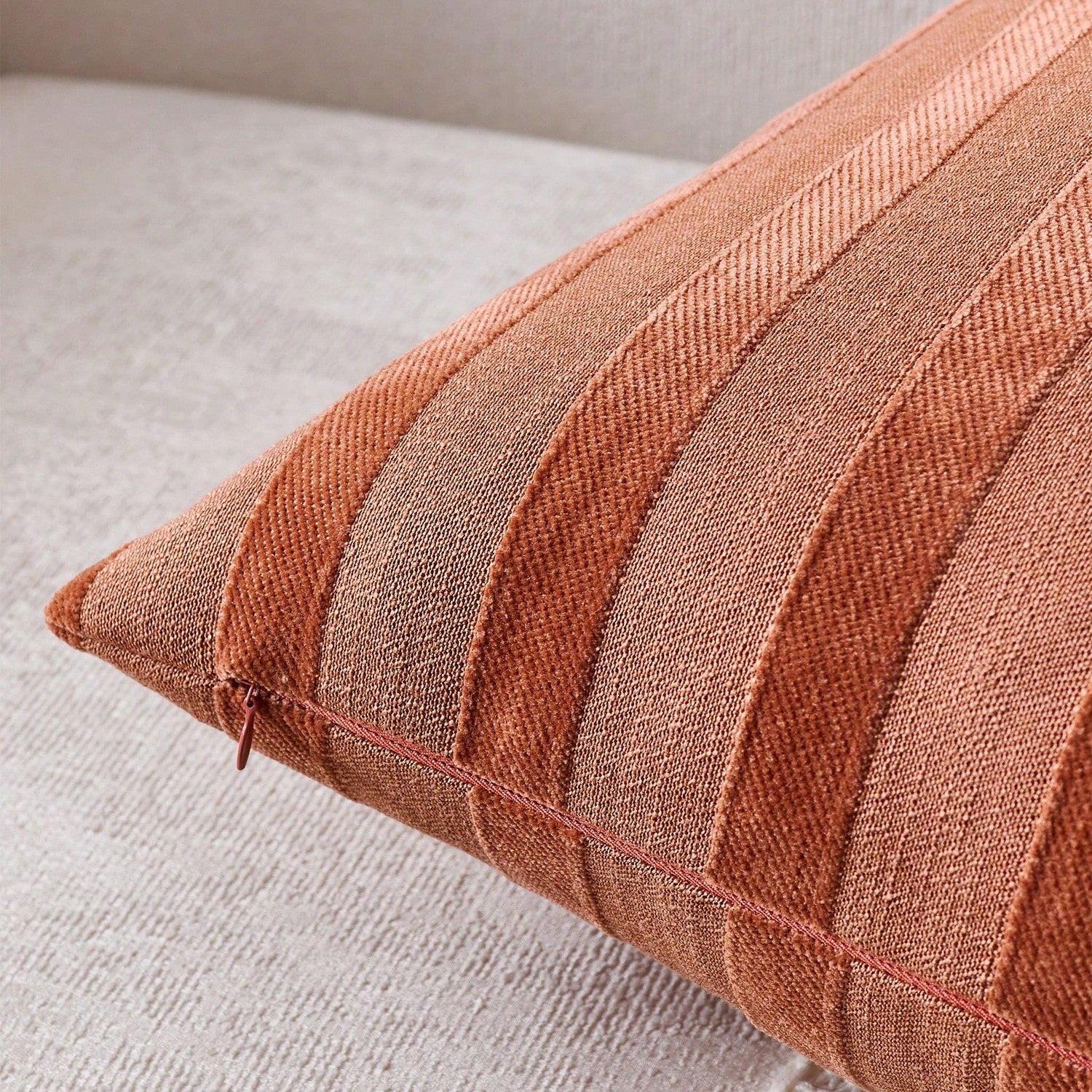1pc/2pcs RUST 3D Striped Throw Pillow Cover (Pillow Insert Not Included), Modern Fashionable Soft Chenille And Faux Linen Blend Dual-Tone Striped Comfortable Cushion Cover, Suitable For Home Sofa, Bed