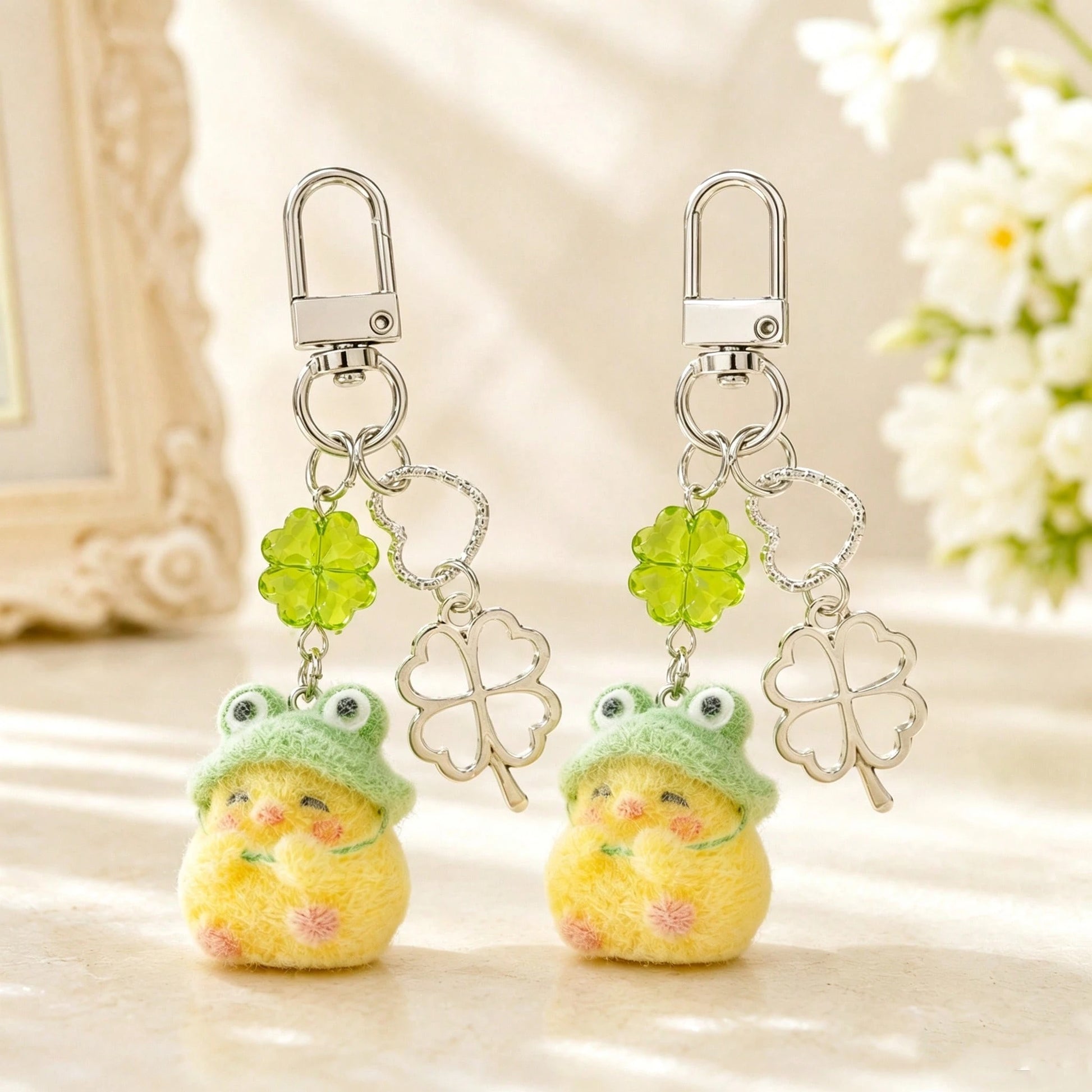 1pc/2pcs Unisex Flocked Frog Head Chick Cute Pendant Four-Leaf Clover Accessory Keychain Holiday Gift Bag Charm