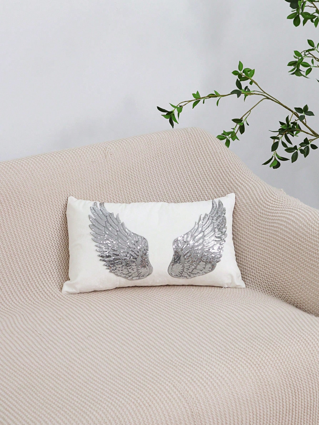 1pc/2pcs White Velvet Silver Wings Pattern Pillow Cover, Bohemian Sequin Embroidery Feather Decor Lumbar Cushion Cover For Bedroom, Living Room, Sofa, Car, Holiday Party, Garden, 30*50cm, 45*45cm, Pil
