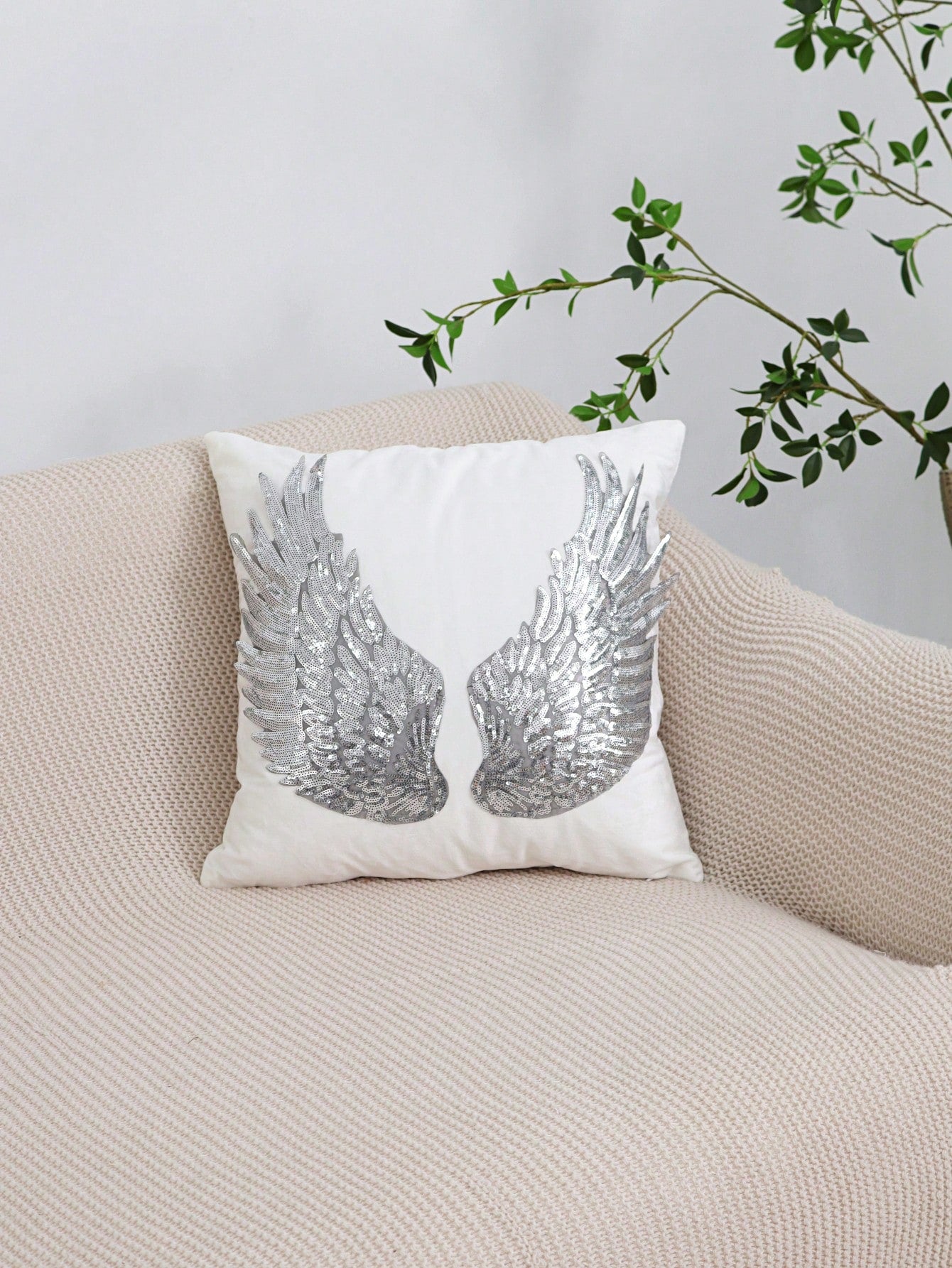1pc/2pcs White Velvet Silver Wings Pattern Pillow Cover, Bohemian Sequin Embroidery Feather Decor Lumbar Cushion Cover For Bedroom, Living Room, Sofa, Car, Holiday Party, Garden, 30*50cm, 45*45cm, Pil