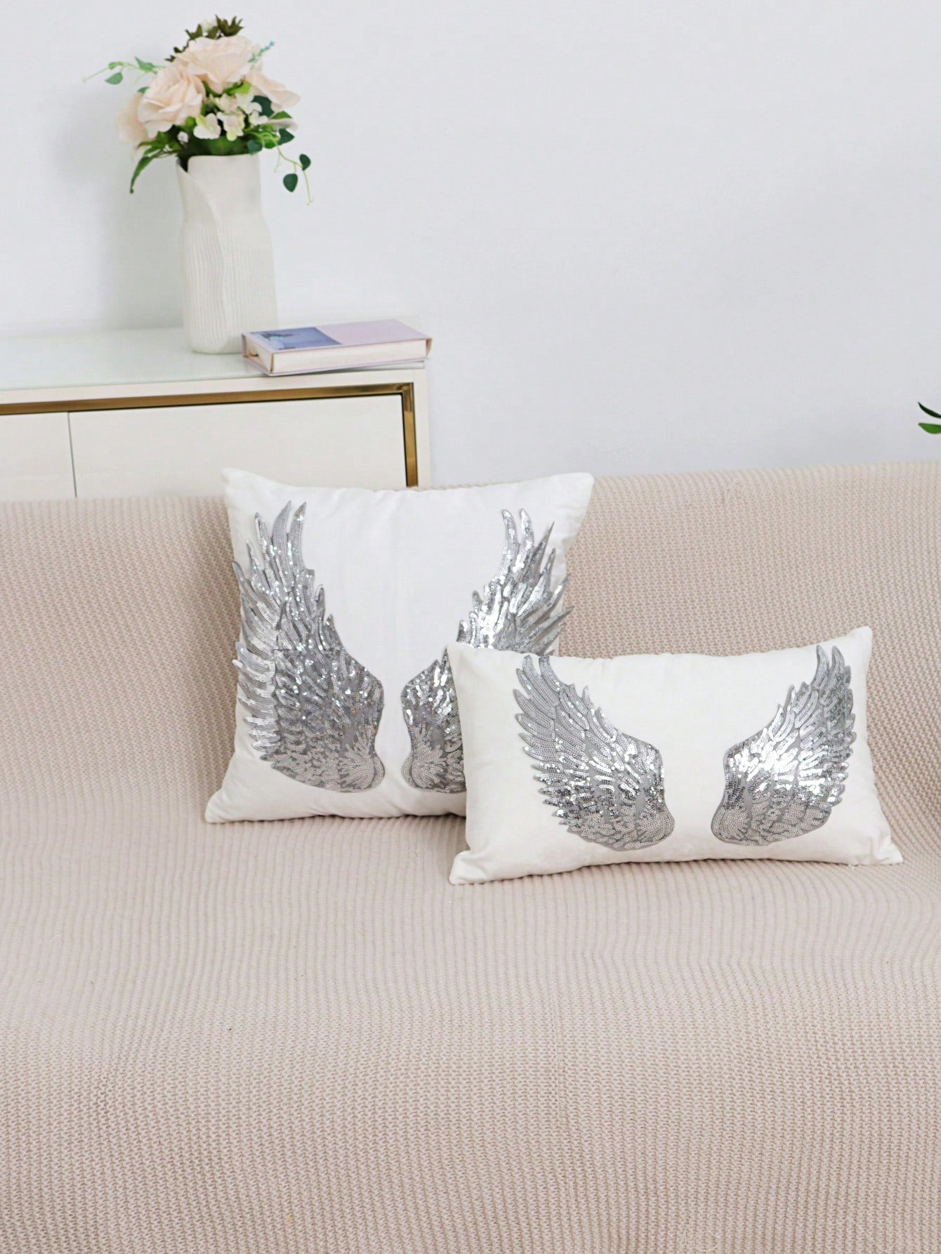 1pc/2pcs White Velvet Silver Wings Pattern Pillow Cover, Bohemian Sequin Embroidery Feather Decor Lumbar Cushion Cover For Bedroom, Living Room, Sofa, Car, Holiday Party, Garden, 30*50cm, 45*45cm, Pil