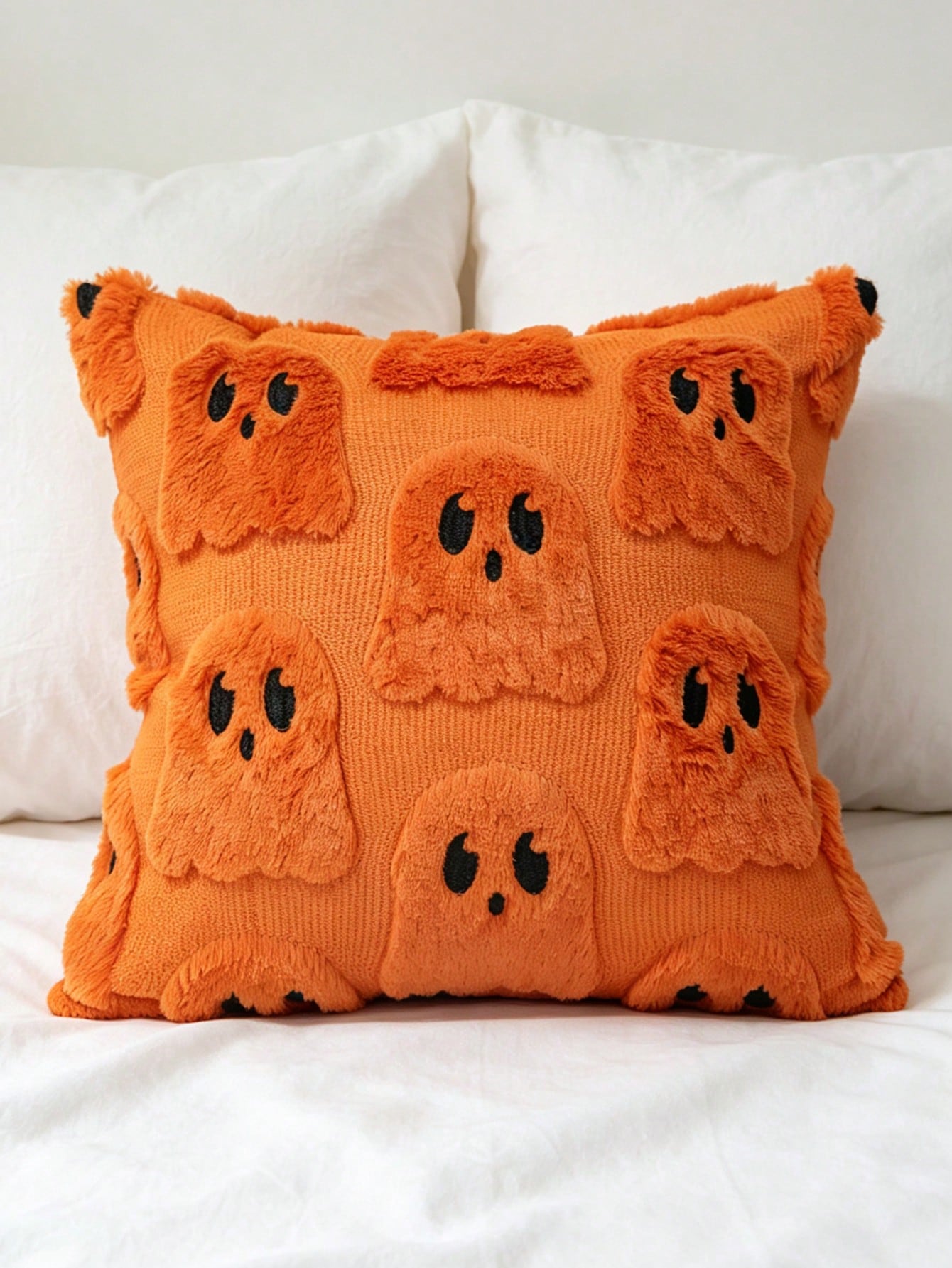 1pc Autumn/Winter Halloween Ghost Theme Cushion Cover, Cute Little Ghost Pattern Pillowcase, Soft Decor For Homestay Bedroom Party, Invisible Zipper, Machine Washable, Holiday Atmosphere Sofa Decorati