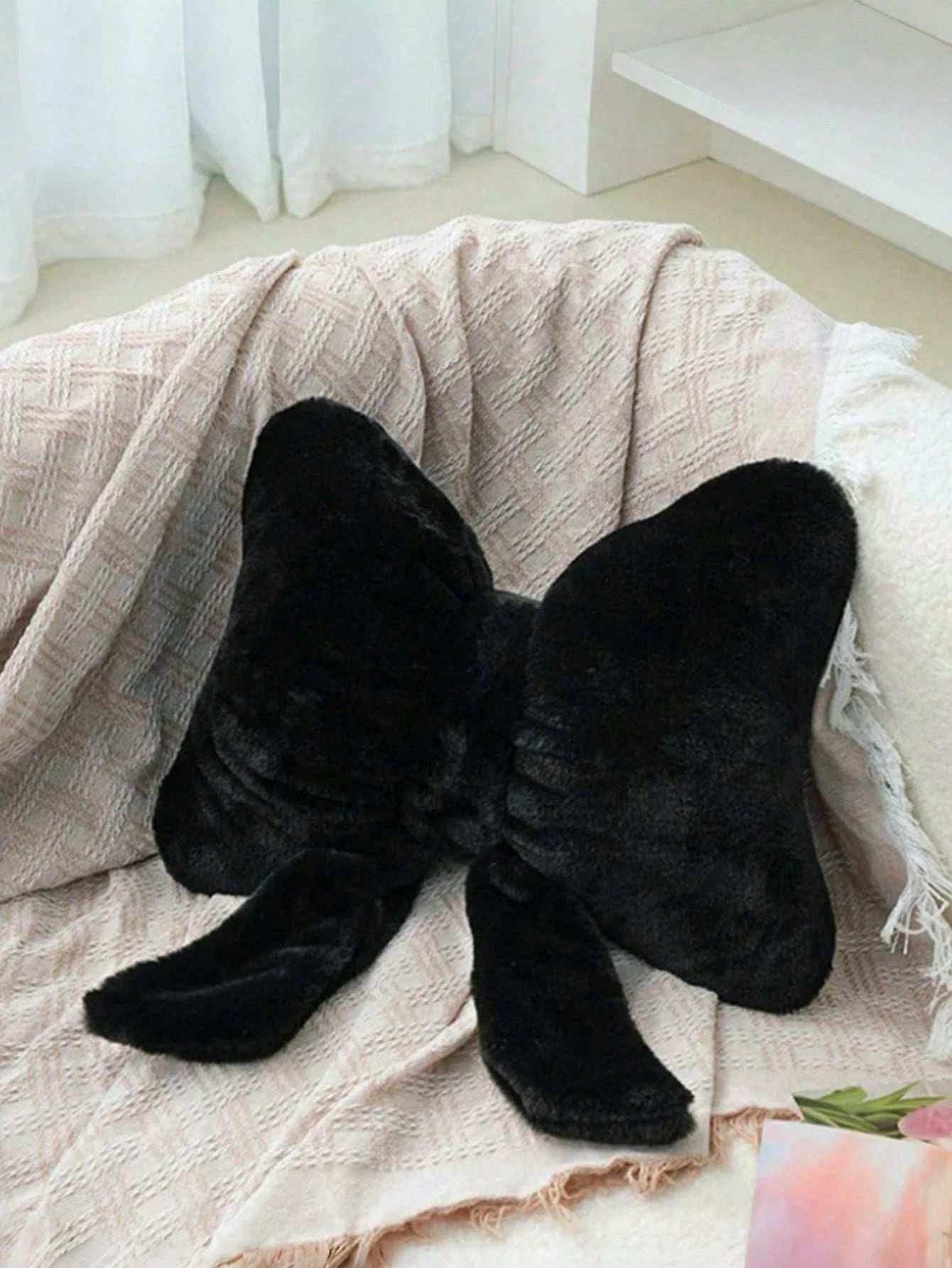 1pc Black Bow Decorative Throw Pillow, Soft & Cute, Suitable For Bed, Sofa And Bedroom Decor, Home Decor, Essential For Spring/Summer, Perfect Gift For Family, Friends, Graduation, Birthday