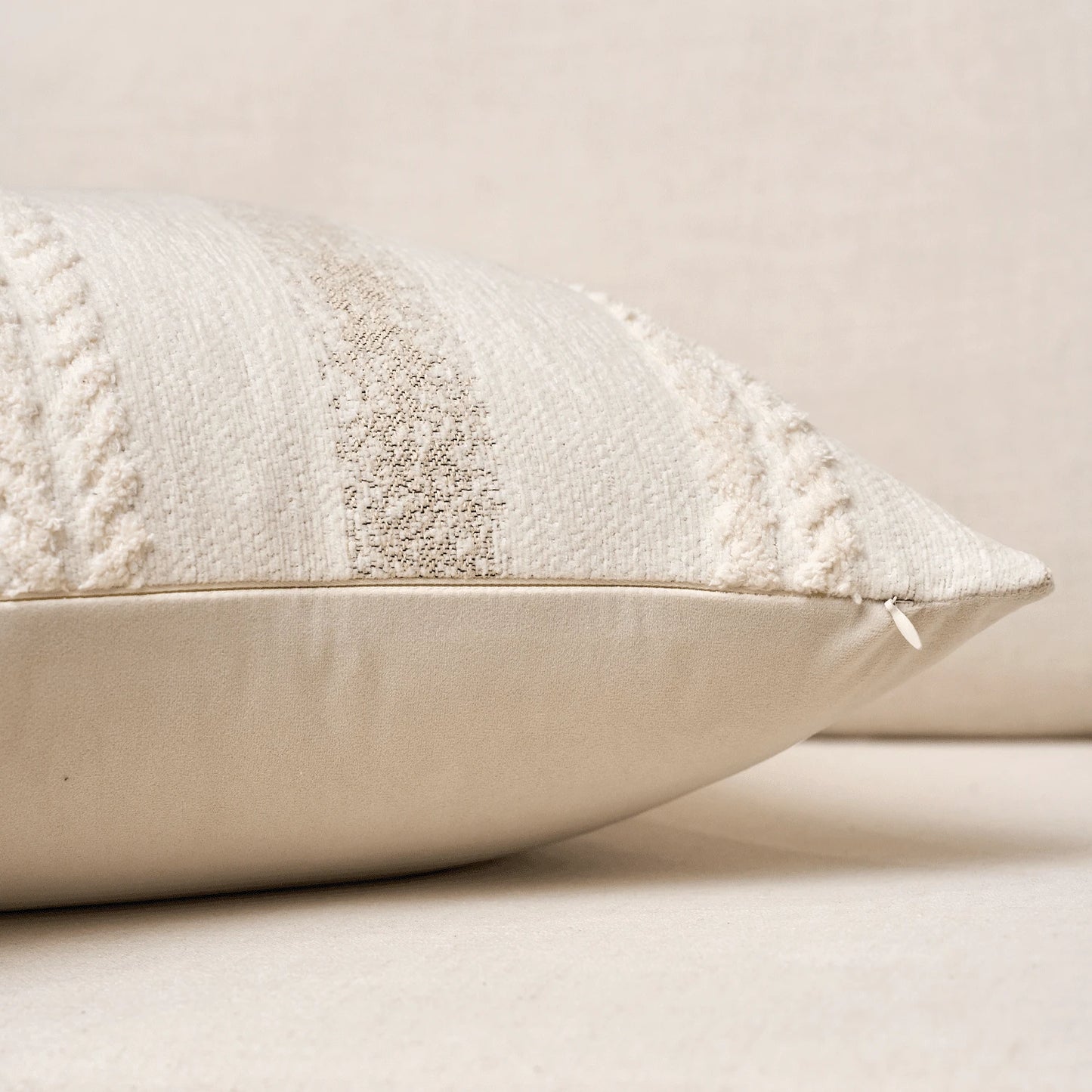 1pc Chenille Striped Decorative Pillow Cover, No Pillow Insert Included, Super Soft Modern Decor Cushion Cover For Sofa, Suitable For All Seasons, Also Can Be Used As A Gift.