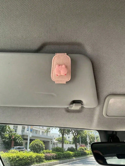 1PC Cute Pig Car Fashion Glasses Holder, PU Leather Sun‑Visor Glasses Clip, Cartoon Animal Car Interior Accessories, Universal Car Visor Eyeglass Holder, Lovely Car Decor Gift For Women Drivers