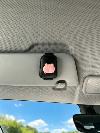 1PC Cute Pig Car Fashion Glasses Holder, PU Leather Sun‑Visor Glasses Clip, Cartoon Animal Car Interior Accessories, Universal Car Visor Eyeglass Holder, Lovely Car Decor Gift For Women Drivers