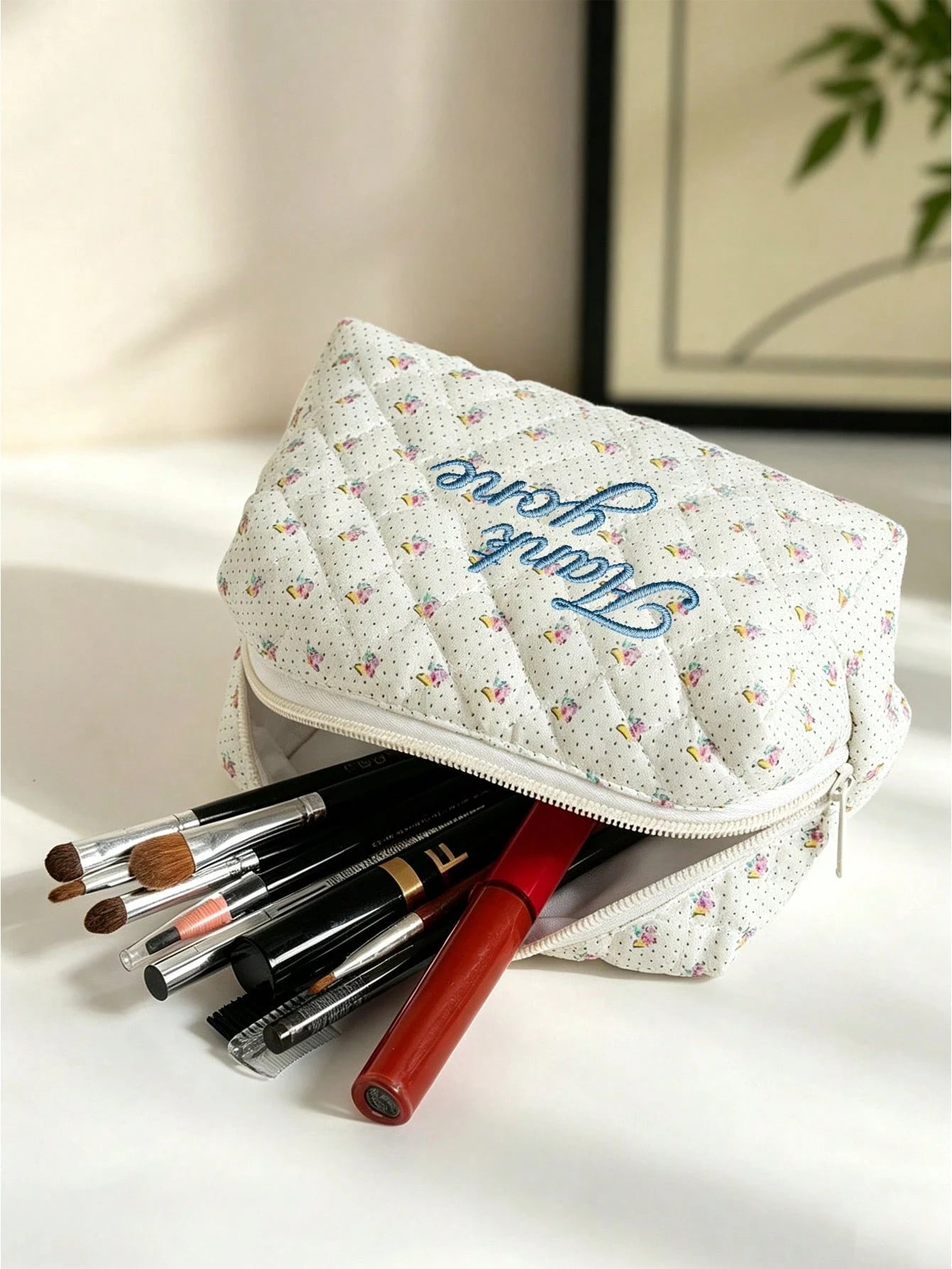 1pc Embroidered Name Makeup Bag, Custom Floral Makeup Bag, Personalized Gift For Women, Travel Storage Space Saver, Toiletry Bag, Sunscreen Pouch, Bridesmaid Gift, Autumn Decor, Mother's Day Gift, Bir