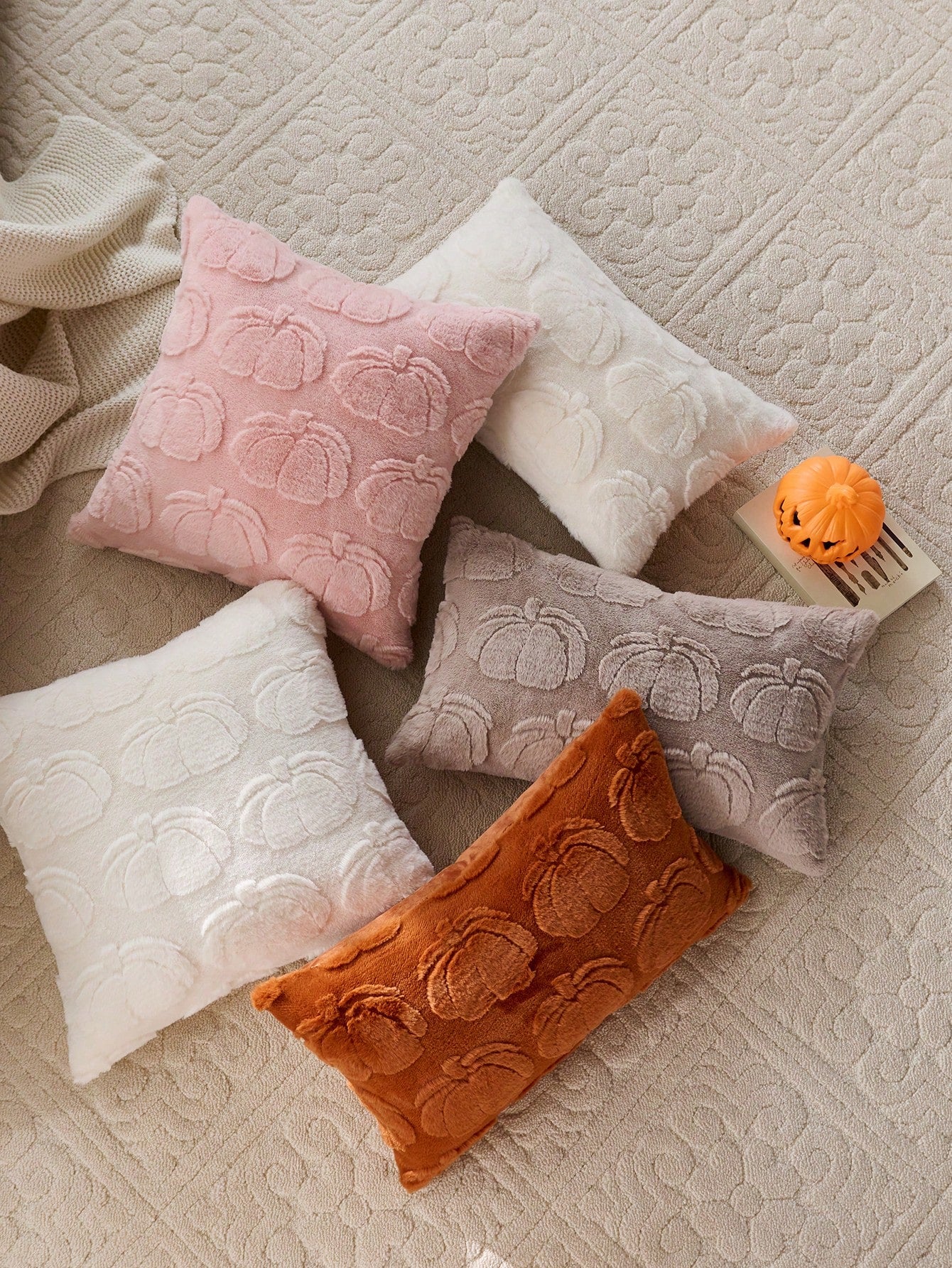 1pc Halloween Beige Pumpkin Decor Throw Pillow Case, Reverse Side With Plush Fabric, Square Cushion Cover, Holiday Home Pillow Sham Decor, Soft Velvet Fabric, Modern Decor For Sofa, Home & Bedroom,Fal