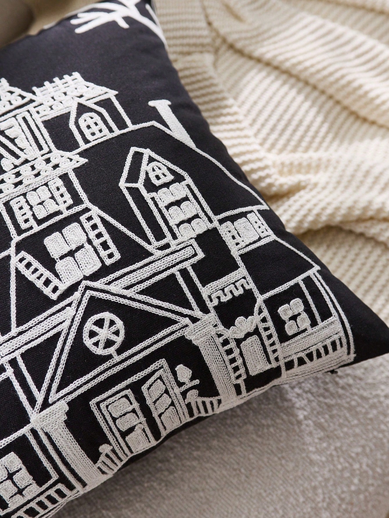1pc Halloween Haunted House Embroidered Pillowcase, Halloween Bat Pillowcase, Suitable For Indoor Decoration, Halloween Decor, All-Season Pillowcase, Without Insert