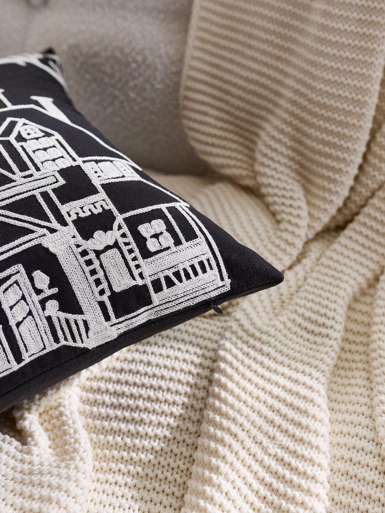 1pc Halloween Haunted House Embroidered Pillowcase, Halloween Bat Pillowcase, Suitable For Indoor Decoration, Halloween Decor, All-Season Pillowcase, Without Insert