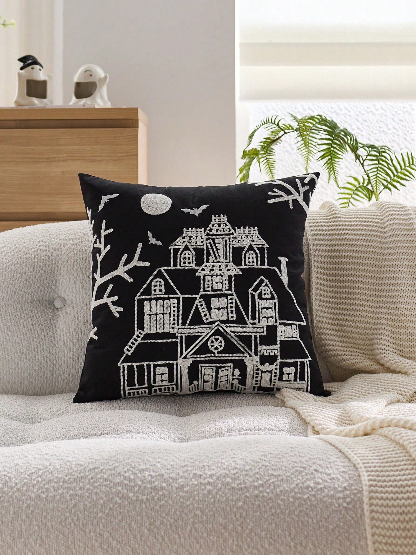1pc Halloween Haunted House Embroidered Pillowcase, Halloween Bat Pillowcase, Suitable For Indoor Decoration, Halloween Decor, All-Season Pillowcase, Without Insert