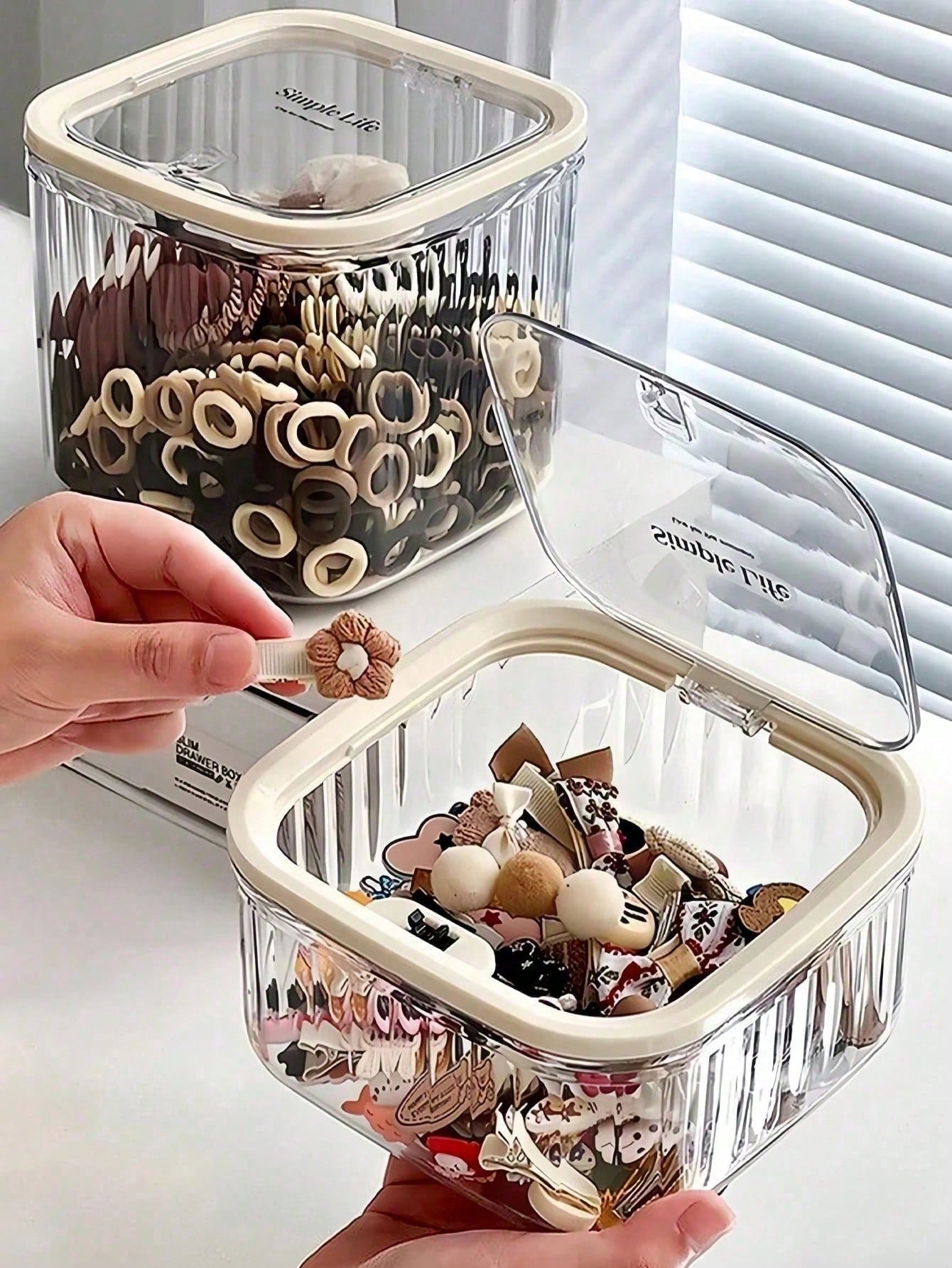 1pc Large Capacity Transparent Striped Plastic Storage Bucket, Beige Frame Square Dust-Proof Flip Lid Organizer Box, Desktop Hair Accessories & Cosmetics Storage Box, Suitable For Bedroom, Bathroom, H