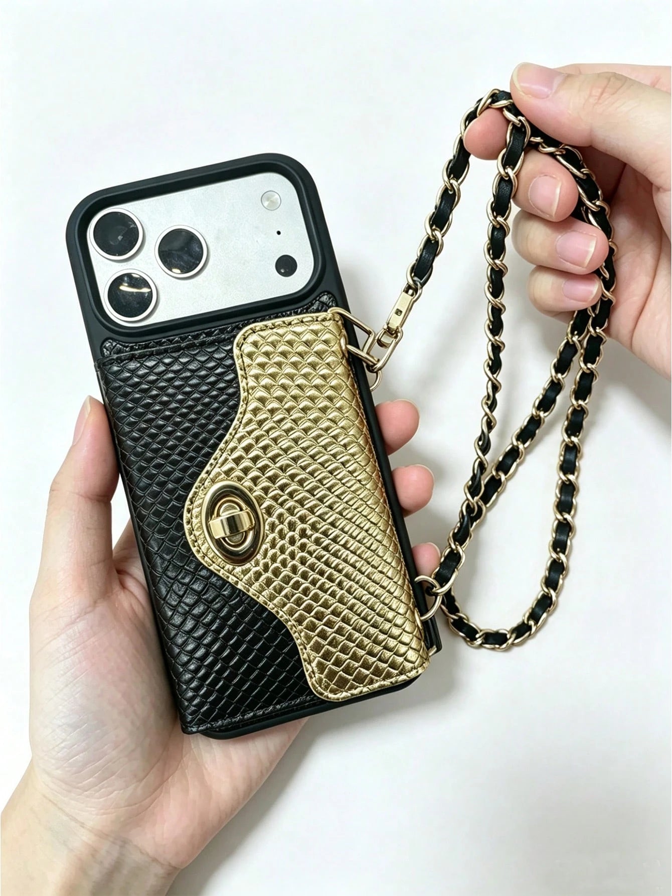 1pc Luxury Fragrance Snake Skin Color Block Phone Case, Chain Crossbody Shoulder Strap Lock Card Holder Integrated Anti-Drop Anti-Shock Fashion Protective Cover Compatible With Apple/ Galaxy S24 Ultra