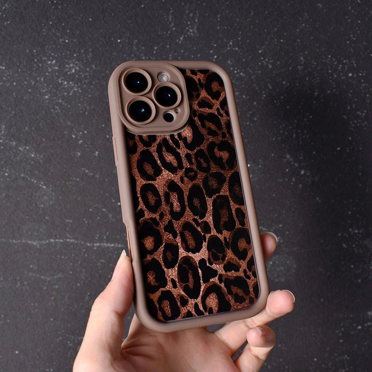 1pc Minimalist Leopard Pattern Leopard Print Pattern Simple Fashion Ins Style Chocolate/Coffee/Matte Brown Color Phone Case With Stepped Design, Suitable For Compatible With OPPO/Compatible With VIVO