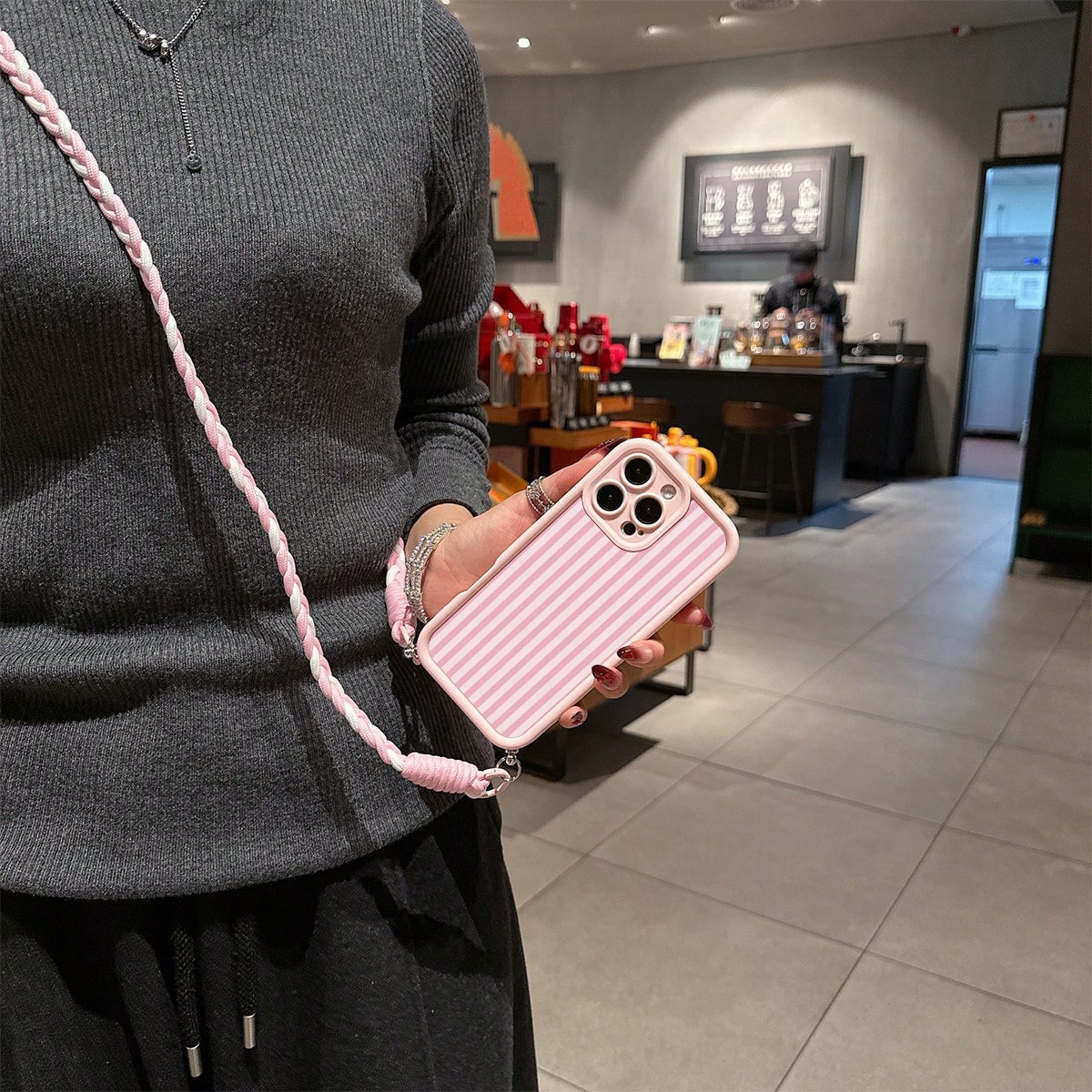 1pc Pink Striped Pattern, Large Hole Leather Texture Pink Shockproof Phone Case, TPU Material, Suitable As Holiday Gift, Compatible With Apple Xs/Xsmax/Xr/11 12 13 14 15 16pro/Promax/14 15 16plus/17