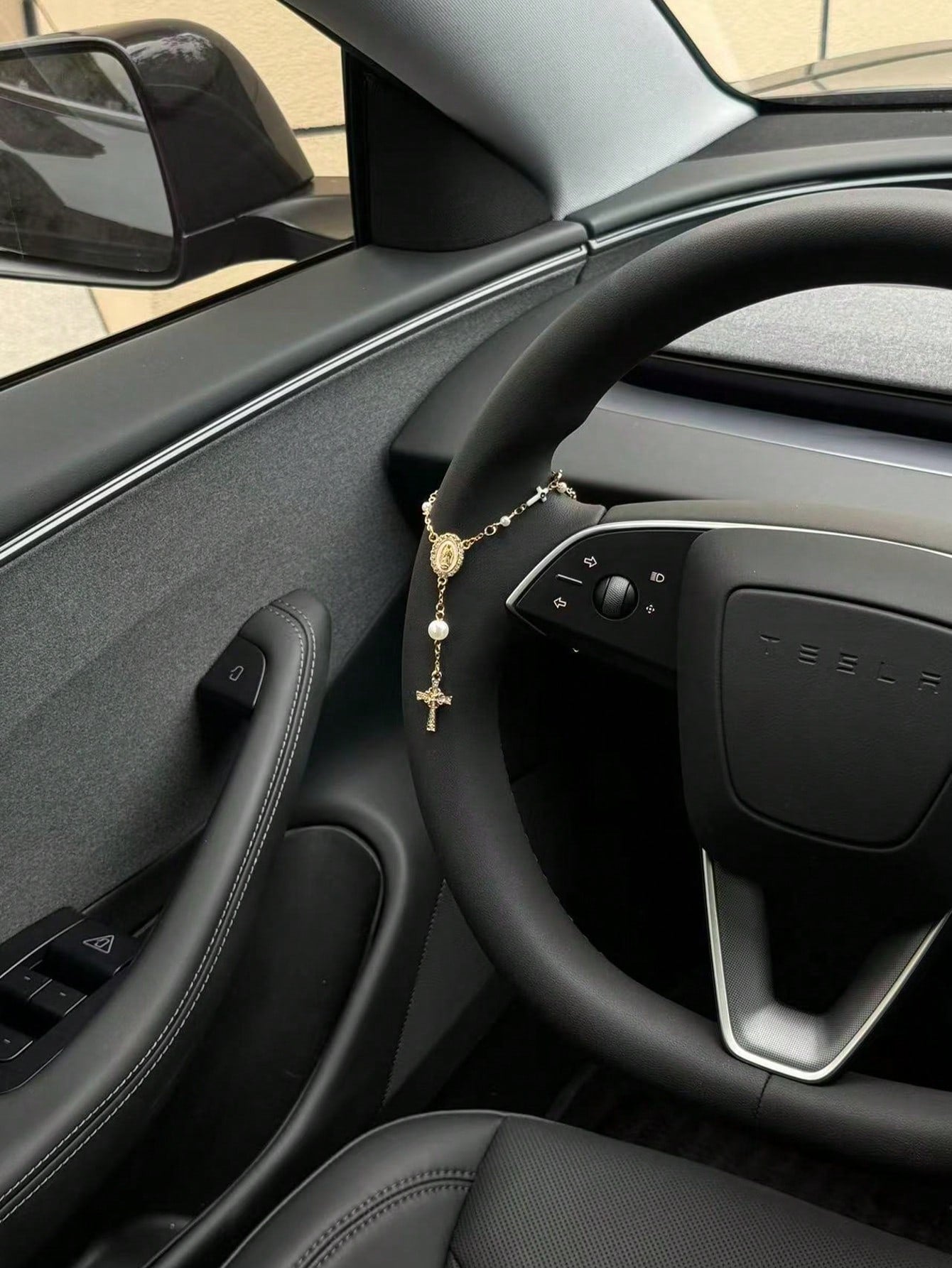 1pc Steering Wheel Rosary Ornament| Rosary Car Pendant Accessory| Car Decor| Car Pendant| Unique Fashion Car Pendant Decoration