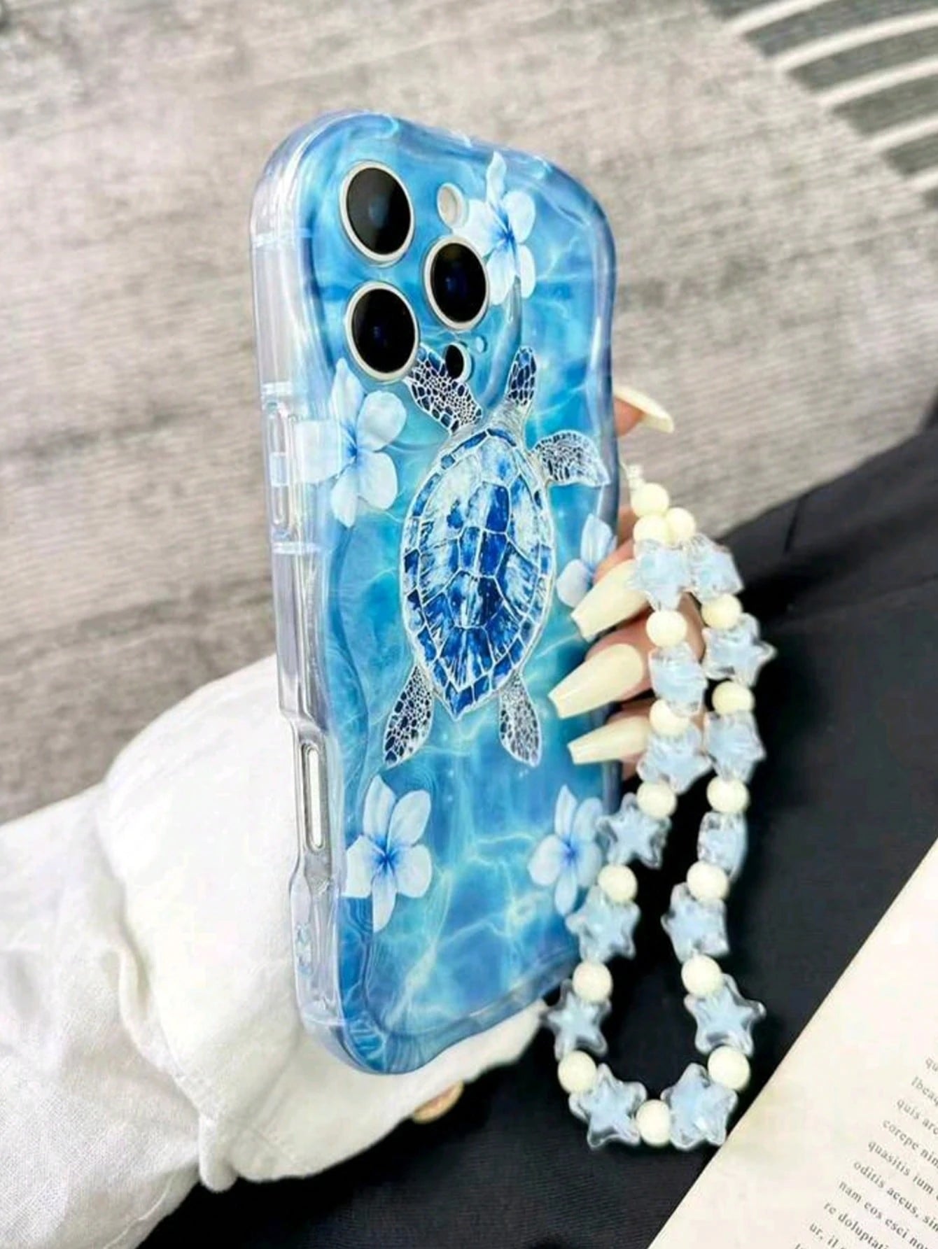 1pc Water Ripple Turtle Flower + Bracelet Phone Case Compatible With Apple 16 Pro/15 Pro/14/13/12/11 Fashion