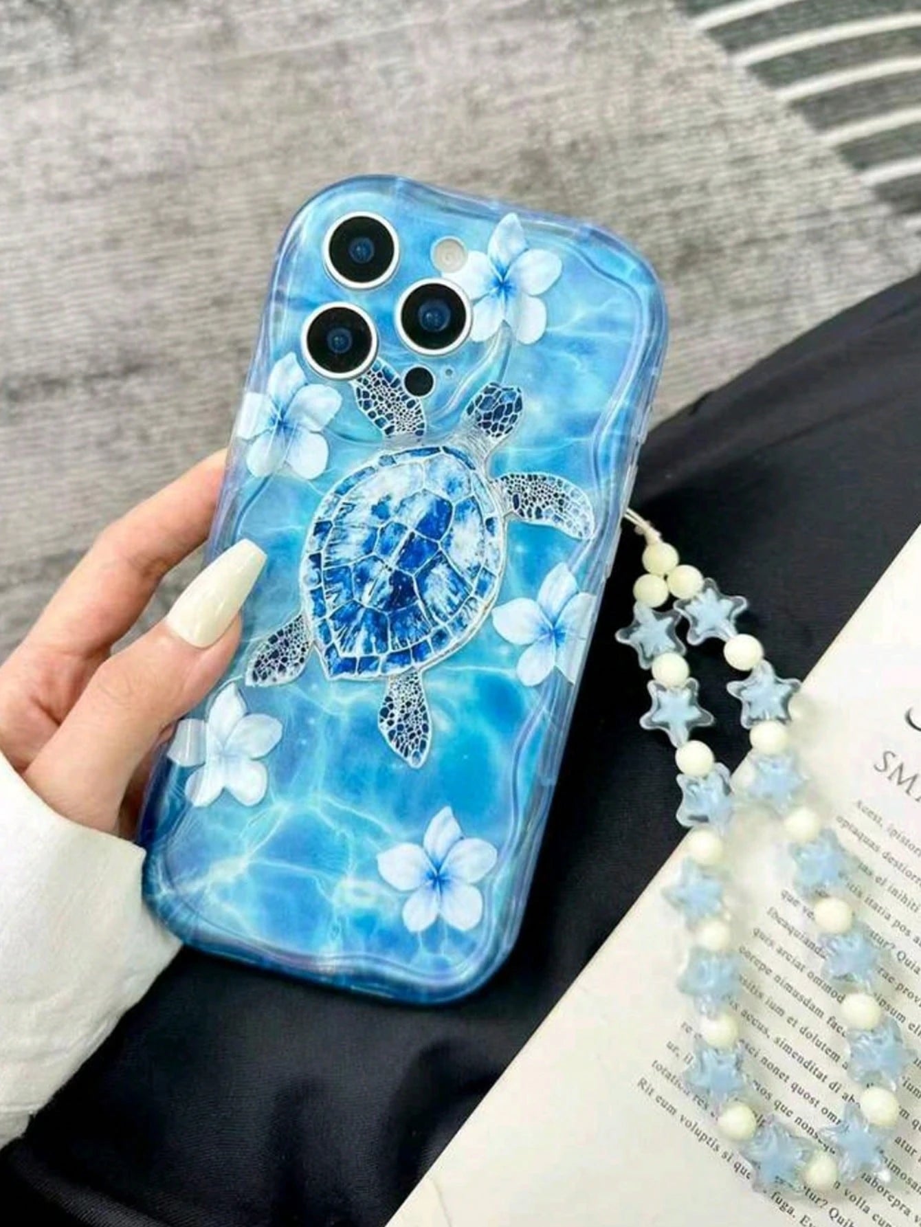1pc Water Ripple Turtle Flower + Bracelet Phone Case Compatible With Apple 16 Pro/15 Pro/14/13/12/11 Fashion