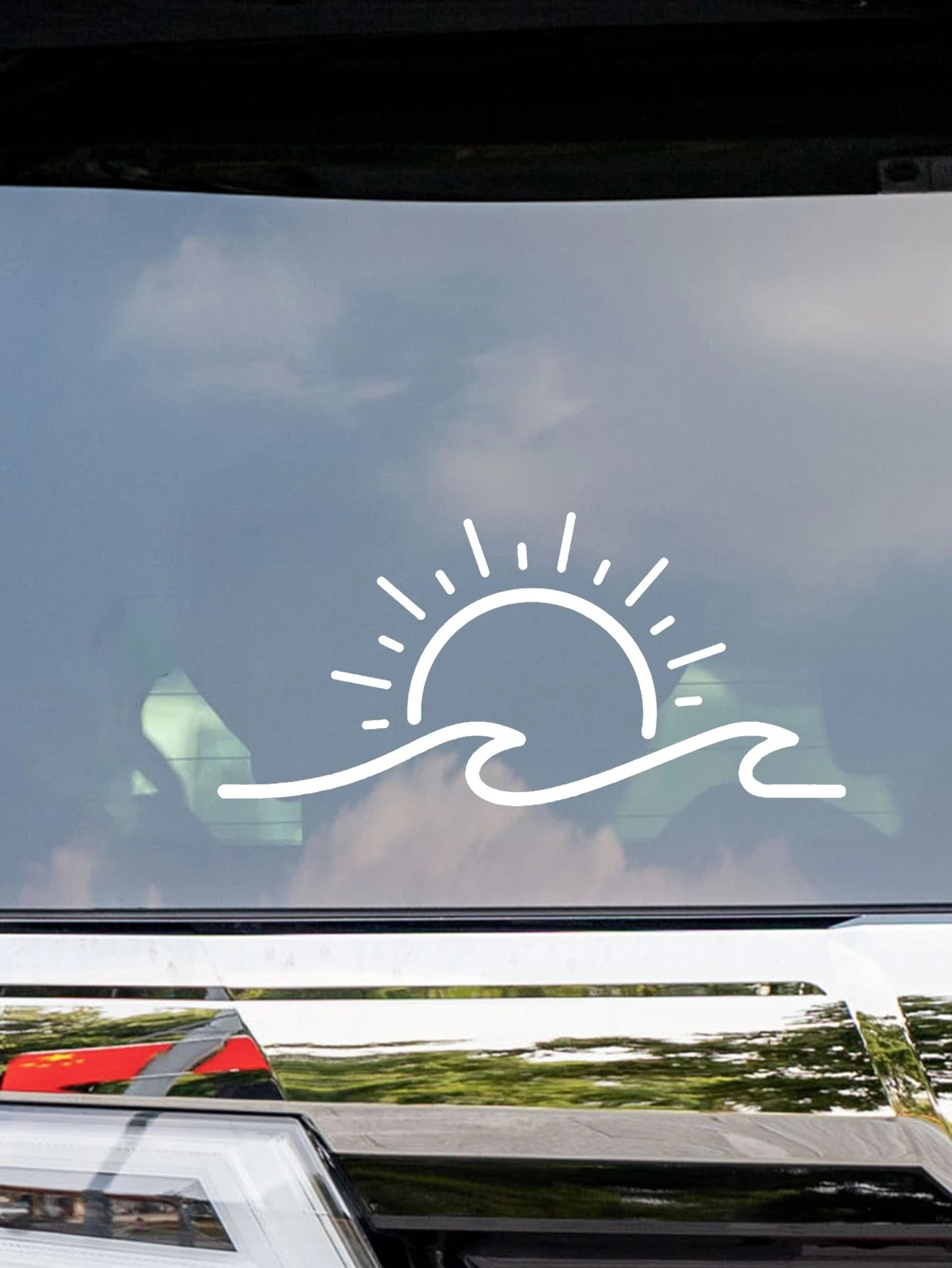 1pc White 30*15cm Sun Wave Car Window Bumper Sticker, Suitable For Car Window, Laptop, Bicycle, Cute Sun Flower Decor For Rearview Mirror, Car Accessories, Vinyl Sticker, DIY Waterproof Decoration