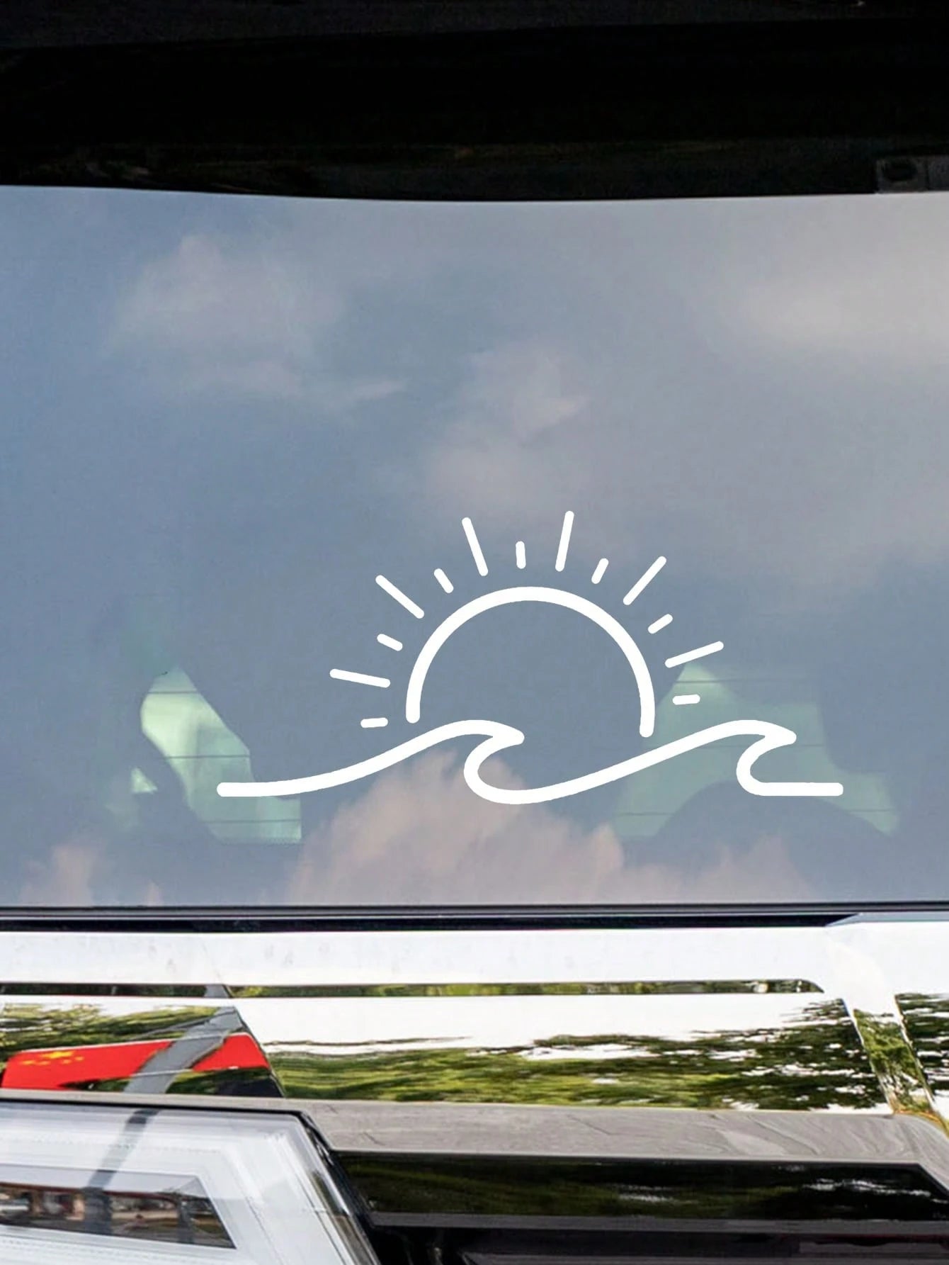1pc White 30*15cm Sun Wave Car Window Bumper Sticker, Suitable For Car Window, Laptop, Bicycle, Cute Sun Flower Decor For Rearview Mirror, Car Accessories, Vinyl Sticker, DIY Waterproof Decoration