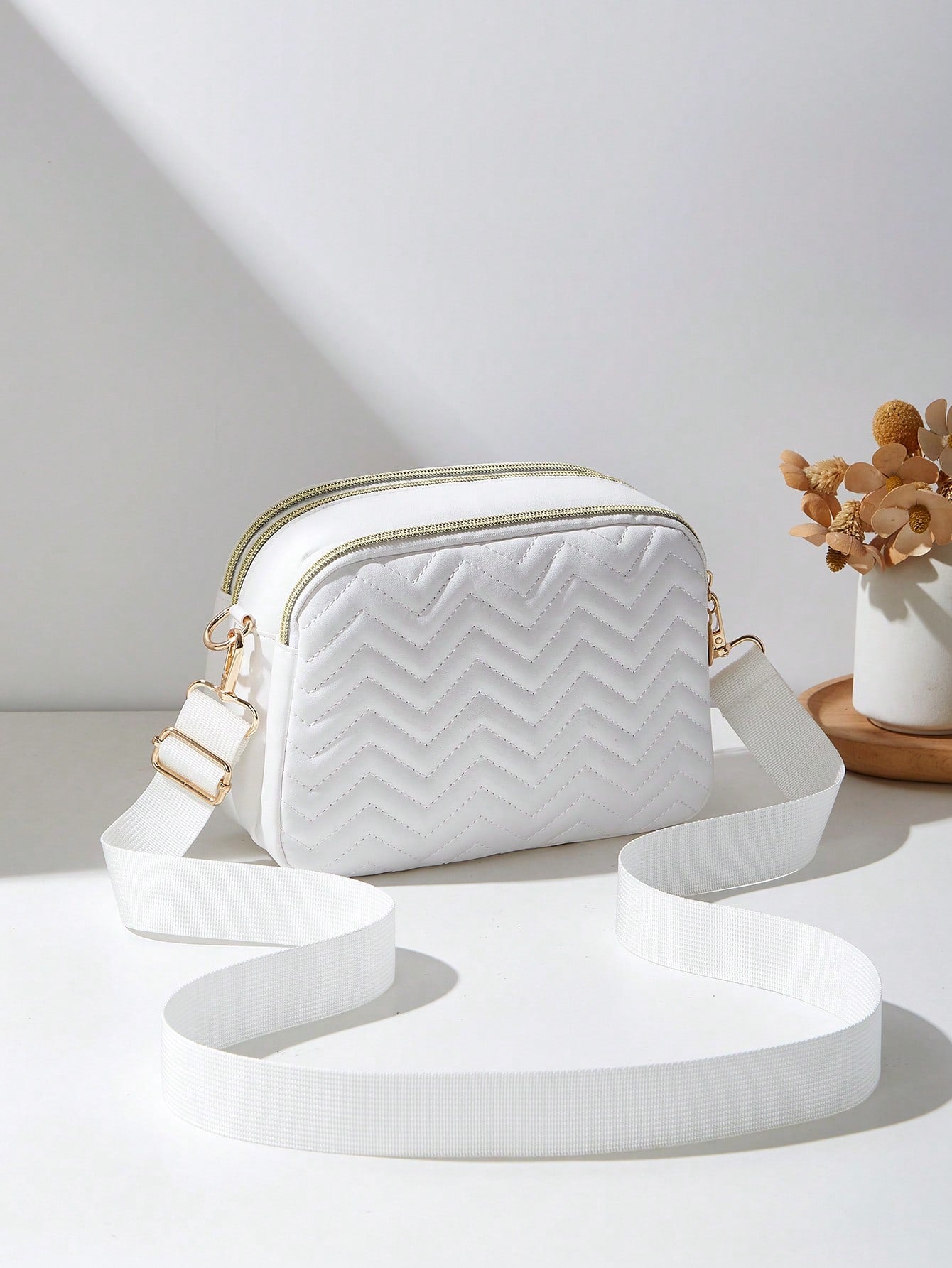 1pc Women's Casual Commuter Crossbody Bag, Solid Color Personalized Fashion Wavy Pattern, Comfortable Handheld And Shoulder Strap, Aesthetic