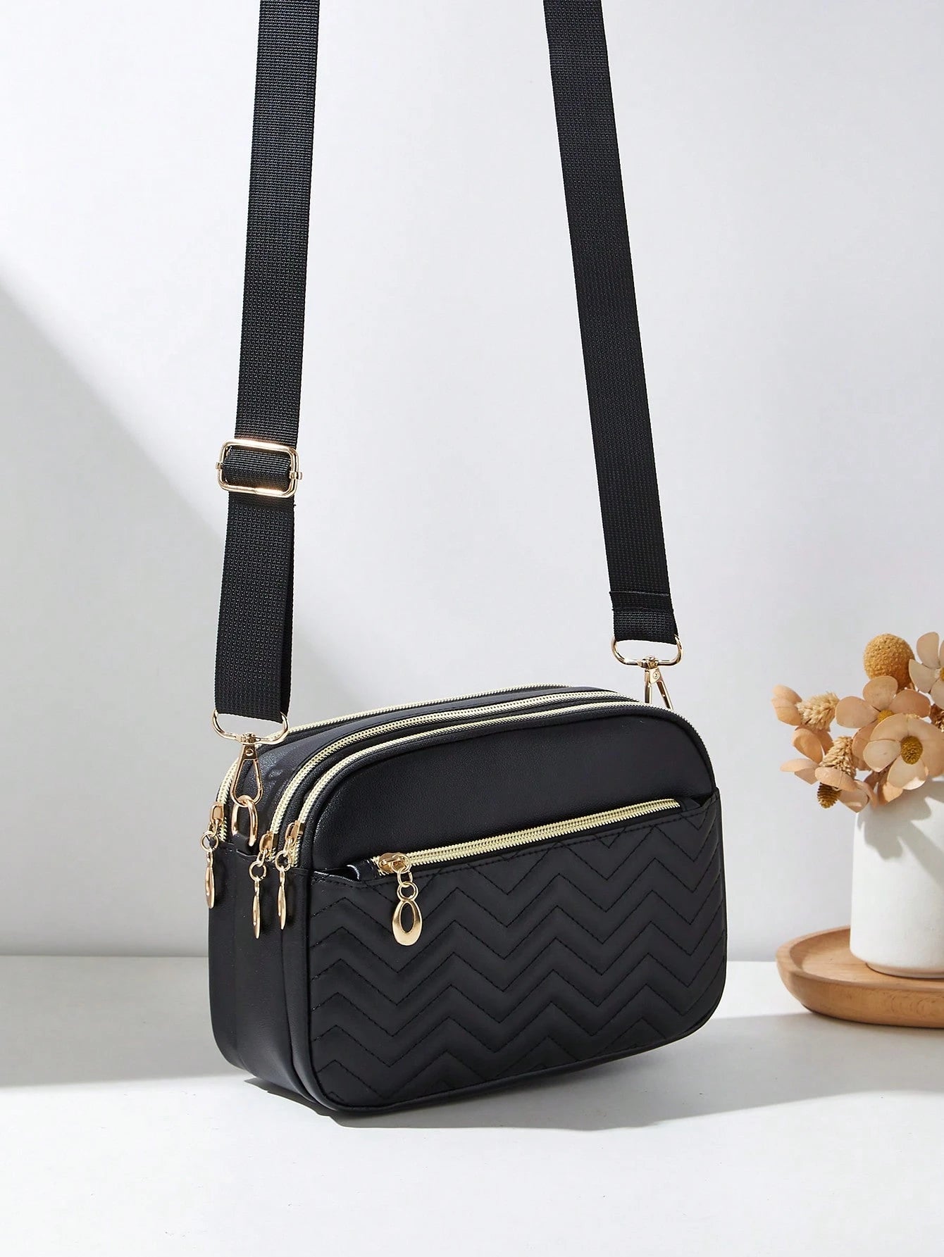 1pc Women's Casual Commuter Crossbody Bag, Solid Color Personalized Fashion Wavy Pattern, Comfortable Handheld And Shoulder Strap, Aesthetic