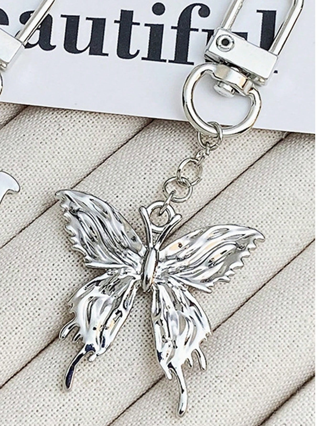 1pc Y2K Style Sweet & Cool Butterfly Keychain Creative Vertical Stripe Butterfly Couple & Best Friend Gift Bag Accessory Goth Leopard Print