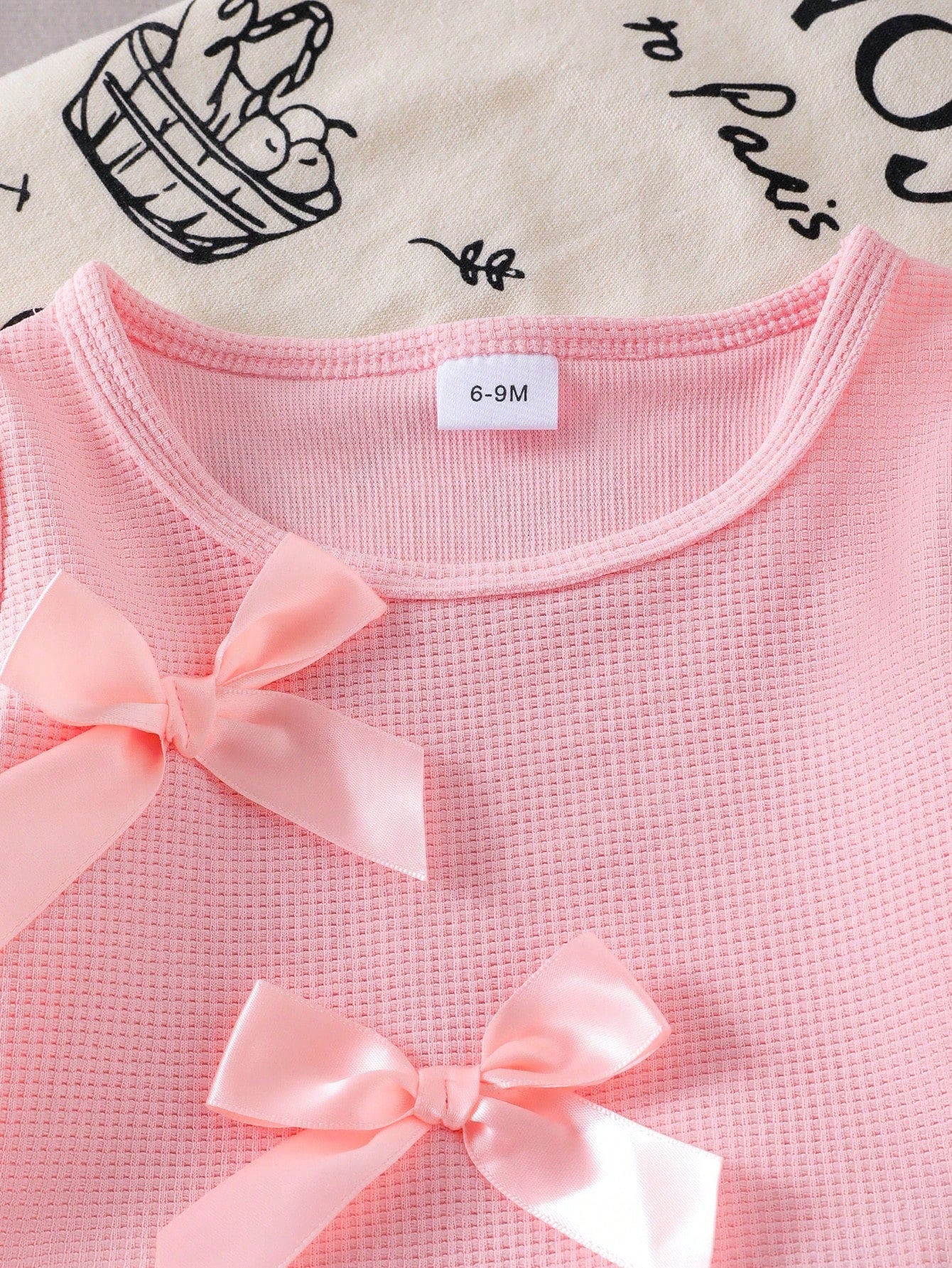 2pcs Baby Girl Sweet Casual Set: 3D Bow Decor Round Neck Short Sleeve T-Shirt Top And 3D Pink Bow Decor Slim Flare Leg Frayed Hem Denim Pants Outfit