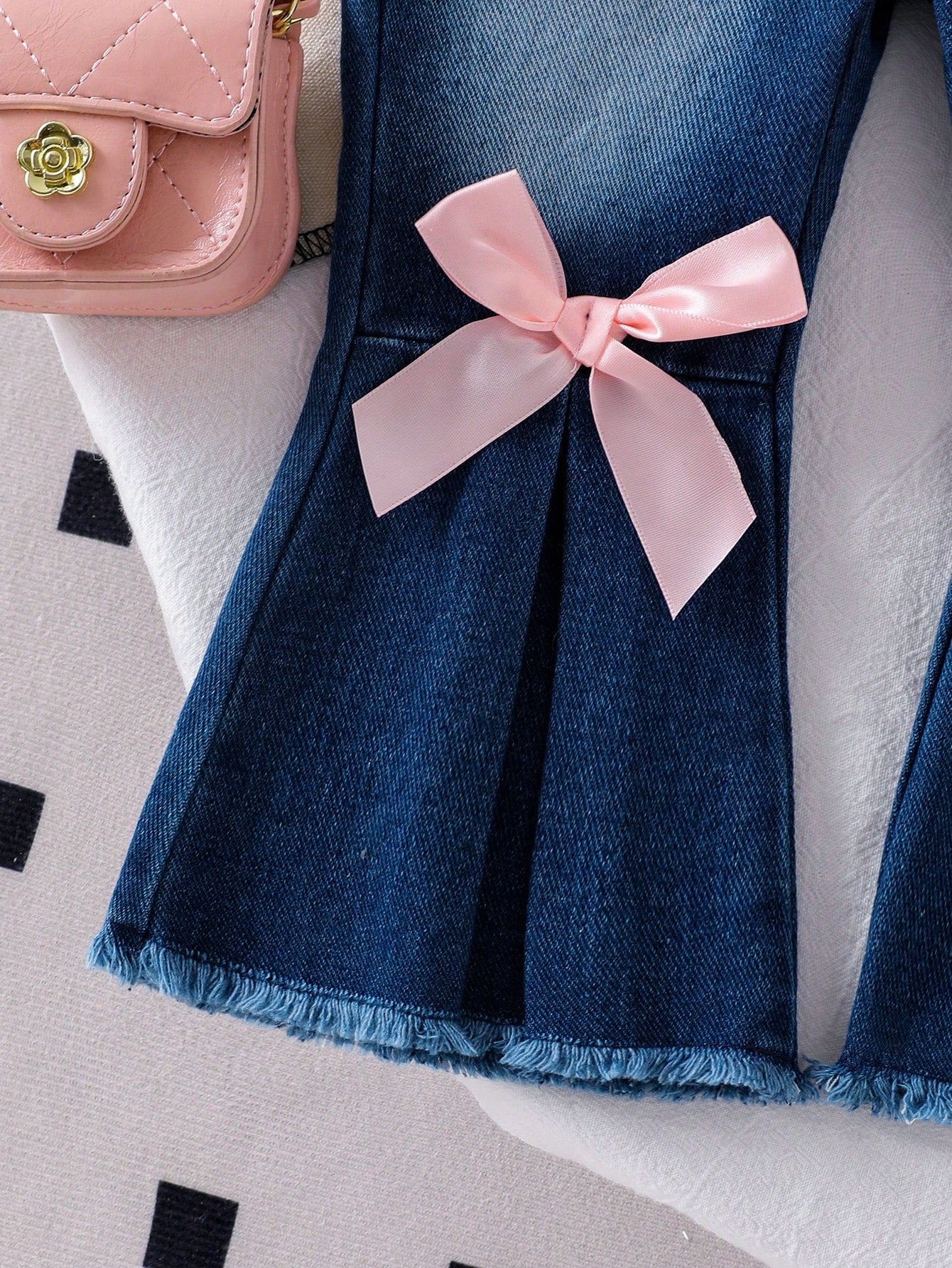 2pcs Baby Girl Sweet Casual Set: 3D Bow Decor Round Neck Short Sleeve T-Shirt Top And 3D Pink Bow Decor Slim Flare Leg Frayed Hem Denim Pants Outfit
