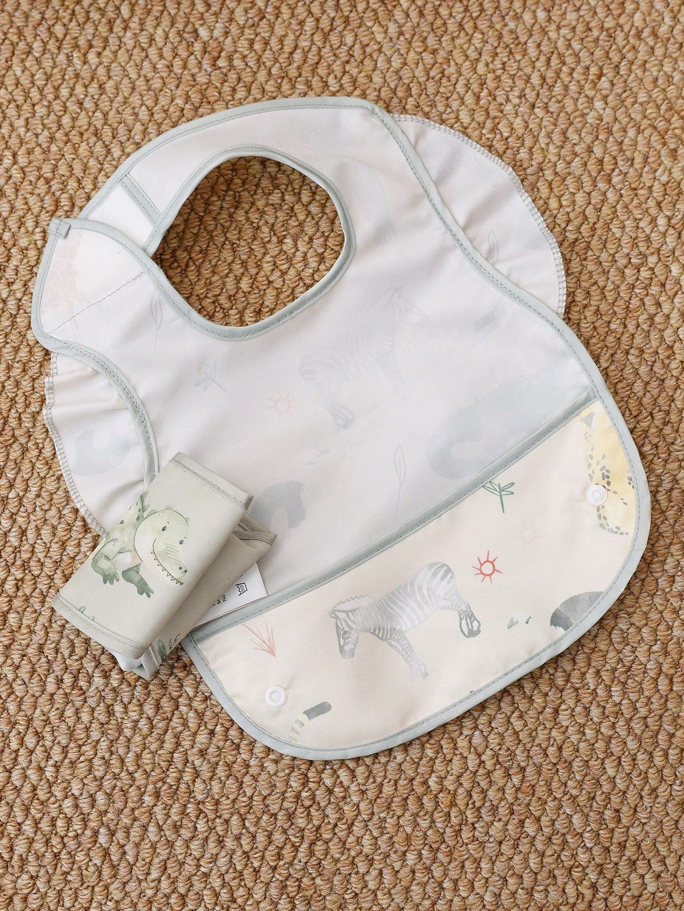 2pcs Mess Proof Baby Bib- Waterproof & Lightweight Baby-Led Weaning Apron| 100% Polyester, Easy Clean & Machine Washable (Leopard, Small 6-24 Months)