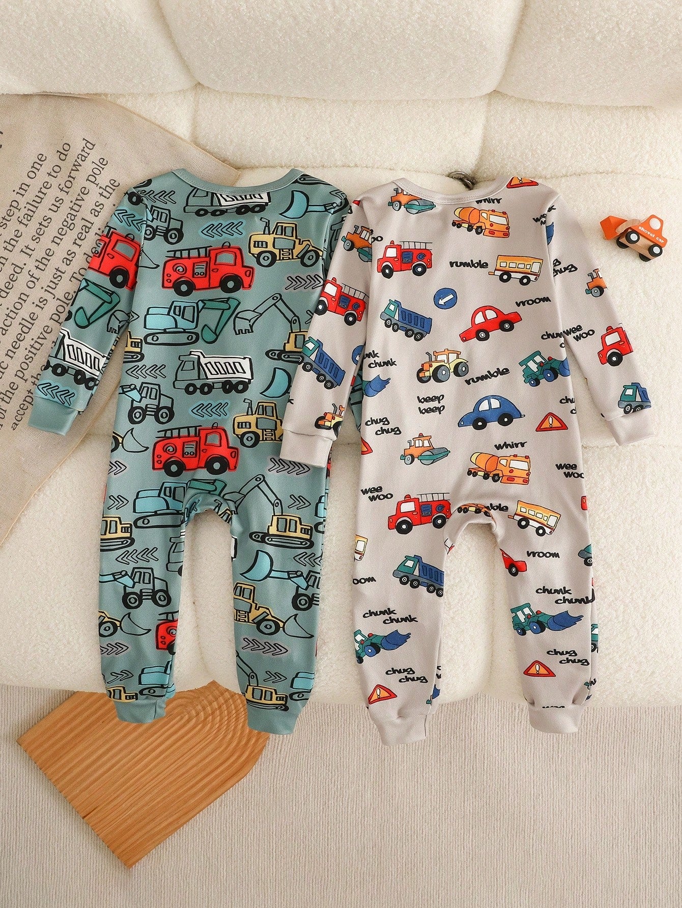 2pcs/Set Baby Boy Autumn/Winter Knit Playful Digger, Crane, Truck Print Colorblock Jumpsuit, Long Sleeve Jumpsuit