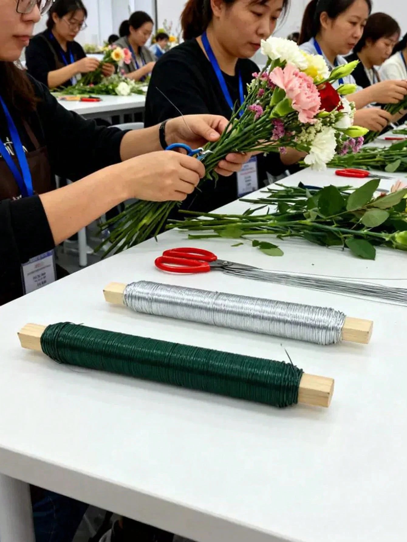 35m Green Metal Binding Wire, Rust-Proof Floral Craft Wire, Flexible Baked Lacquer Coating Reusable, Gardening Floral Arrangement DIY Handmade Christmas Decoration Craft Weaving, Gift For DIY Crafters