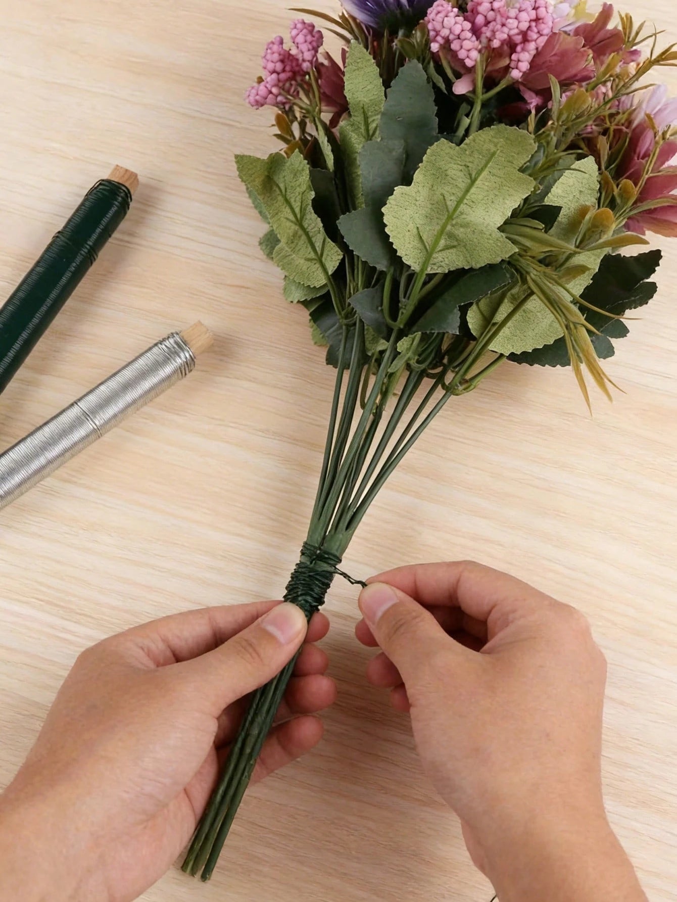 35m Green Metal Binding Wire, Rust-Proof Floral Craft Wire, Flexible Baked Lacquer Coating Reusable, Gardening Floral Arrangement DIY Handmade Christmas Decoration Craft Weaving, Gift For DIY Crafters