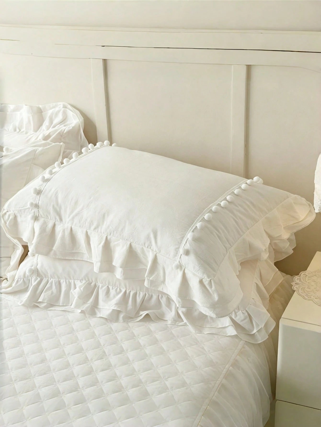 3pcs Soft Skin-Friendly Comfortable White Pom Pom Lace Double Layer Ruffle Bedding Set (1*Duvet Cover + 2*Pillowcases, No Inserts), French Country Style, Lady Style, Girly Style, Bohemian Rustic Style