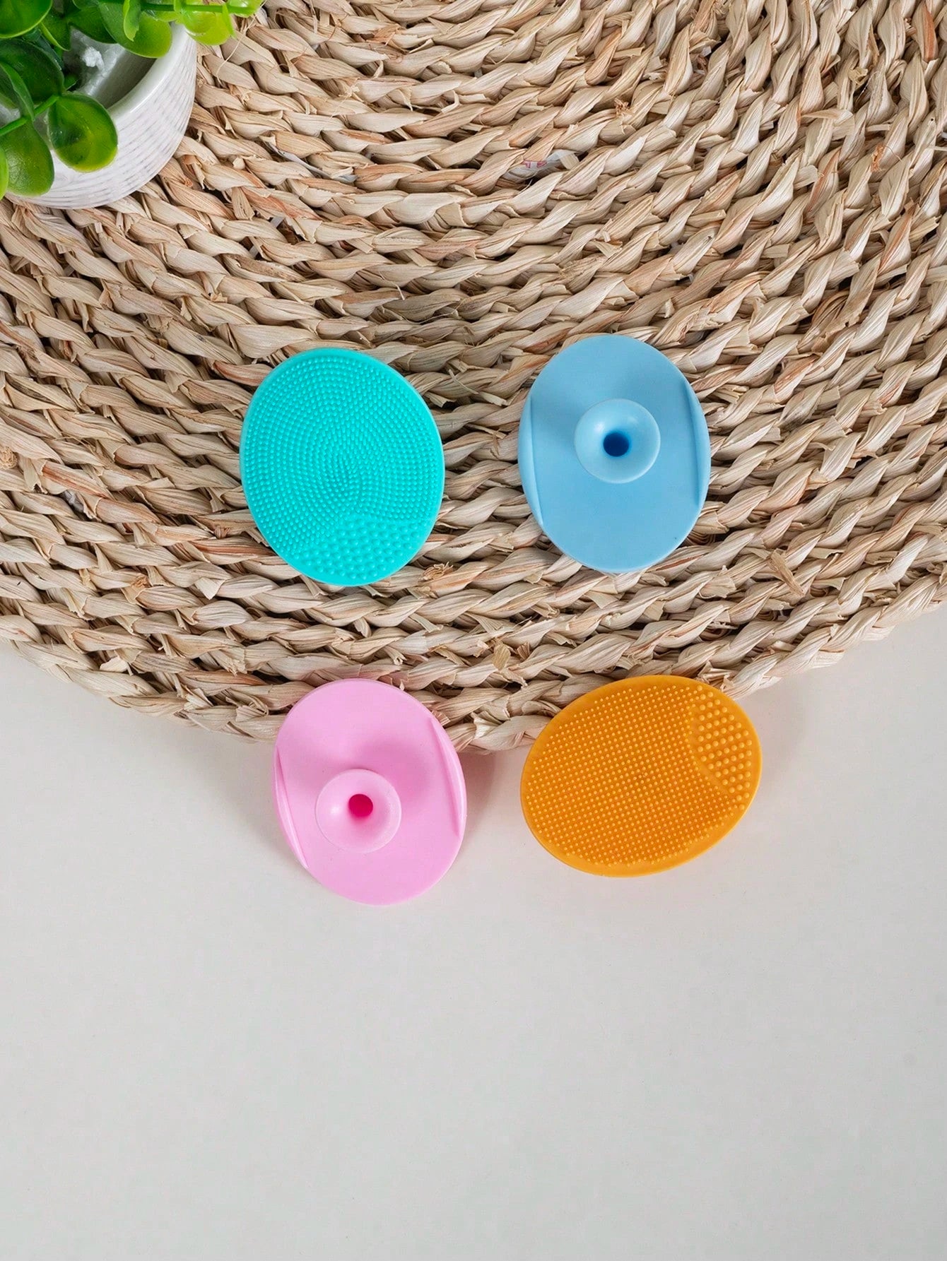 4pcs/2pcs/1pc Small Silicone Facial Cleansing Brush, Baby Shampoo Brush, Blackhead Remover, Soft Round Hair Washing Brush (Random Color)